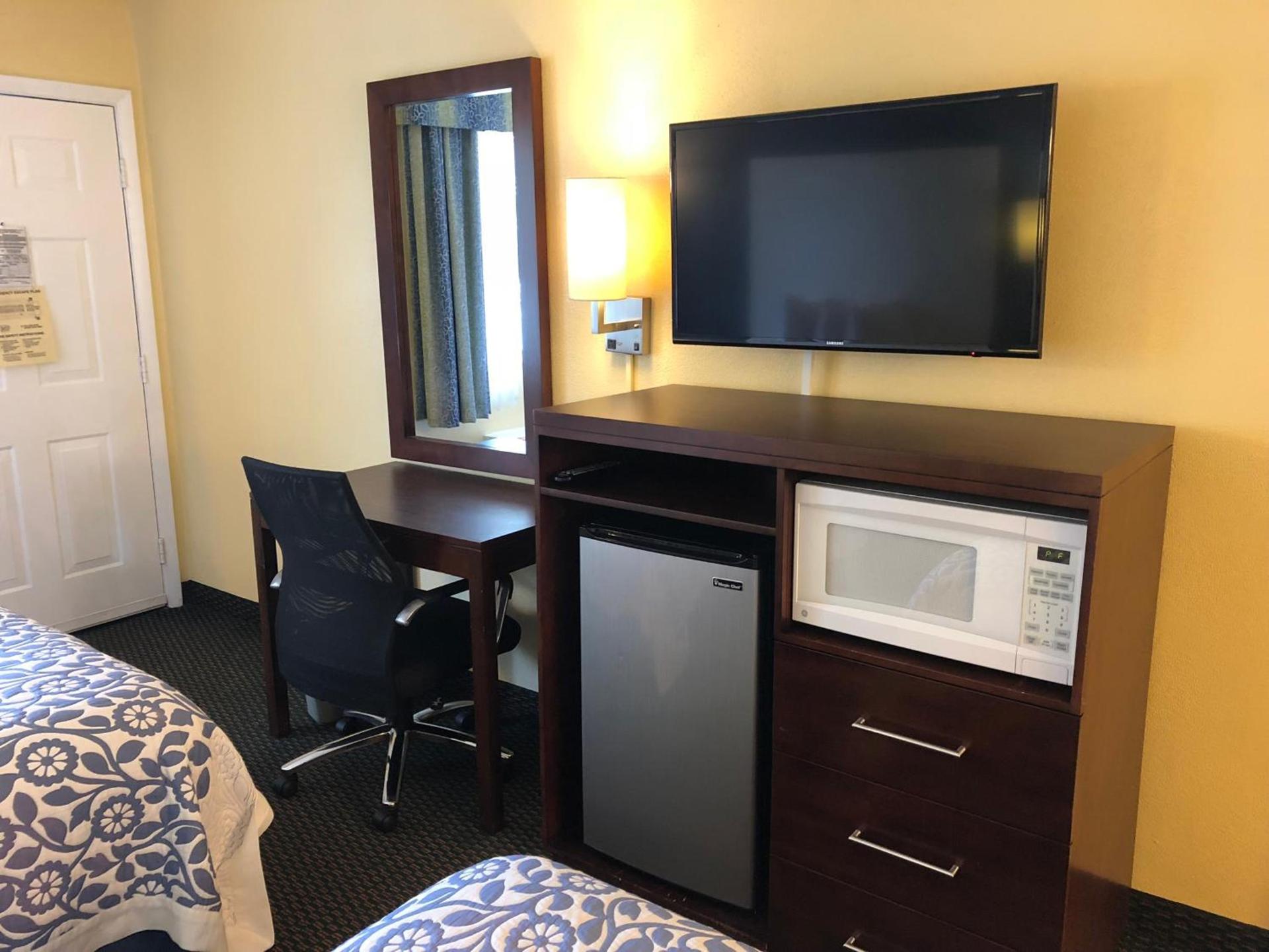 Days Inn by Wyndham Bradenton I-75 photo 26