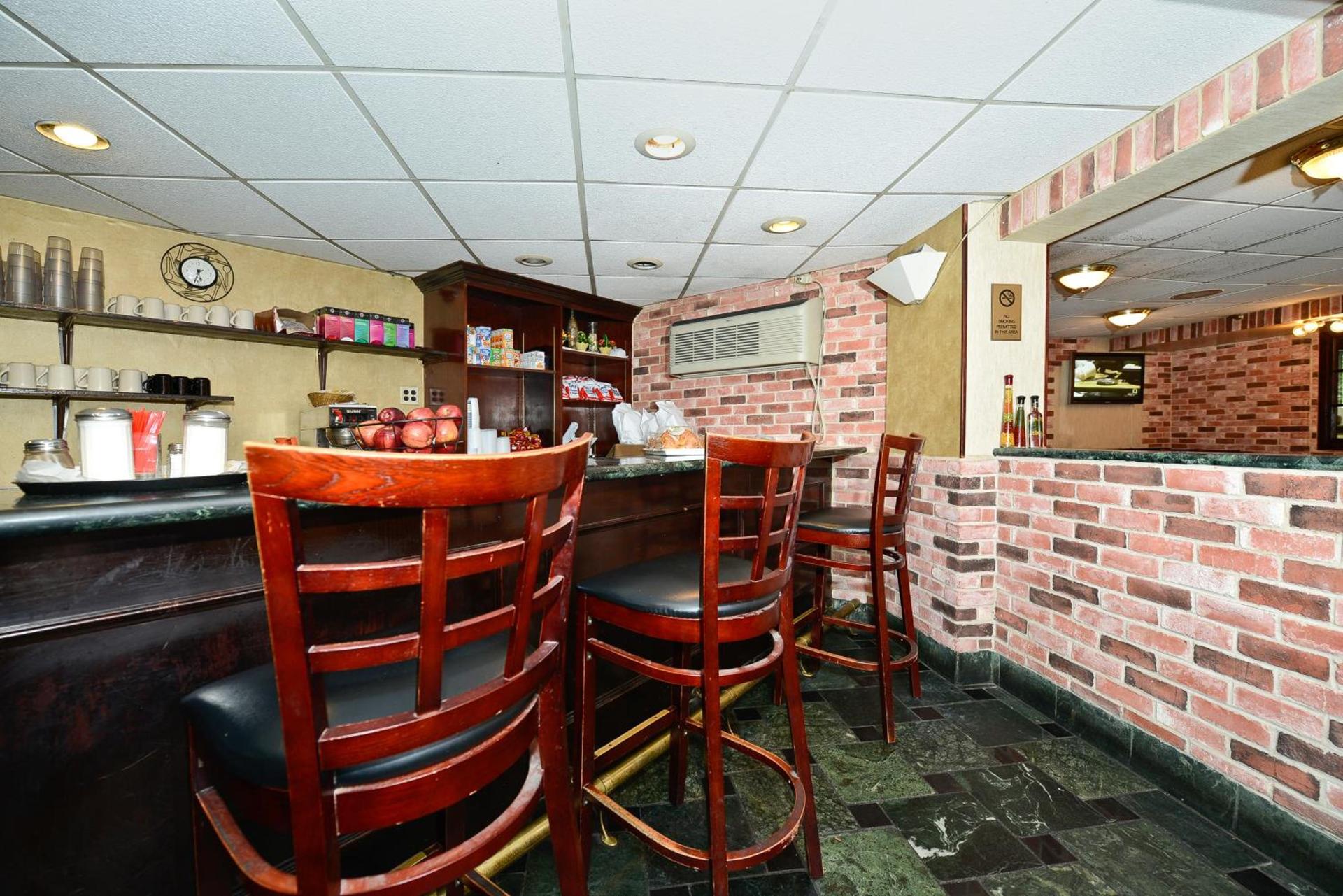 Howard Johnson by Wyndham Newark Airport photo 26
