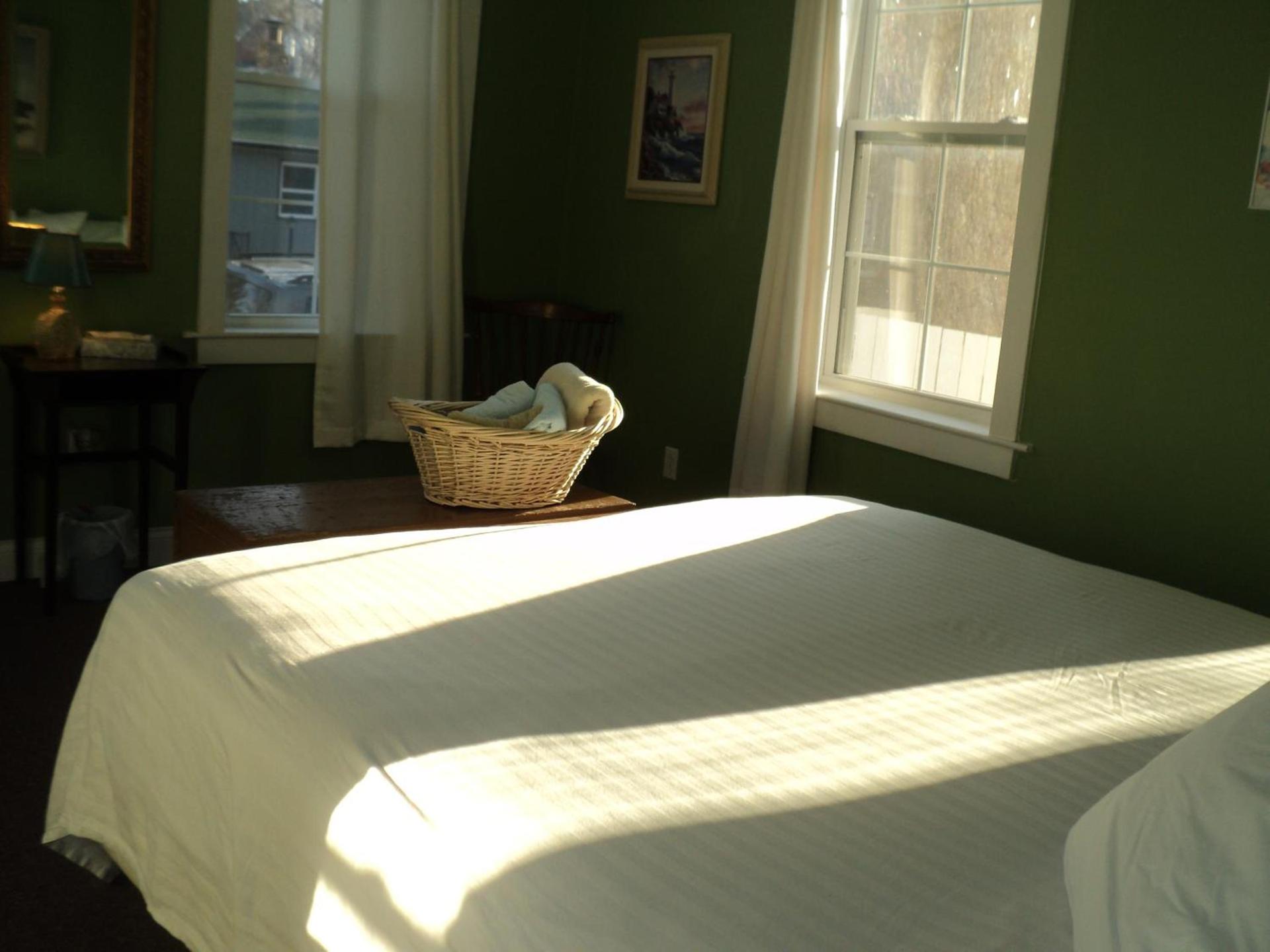 Harbor Haus Inn & Suites photo 15