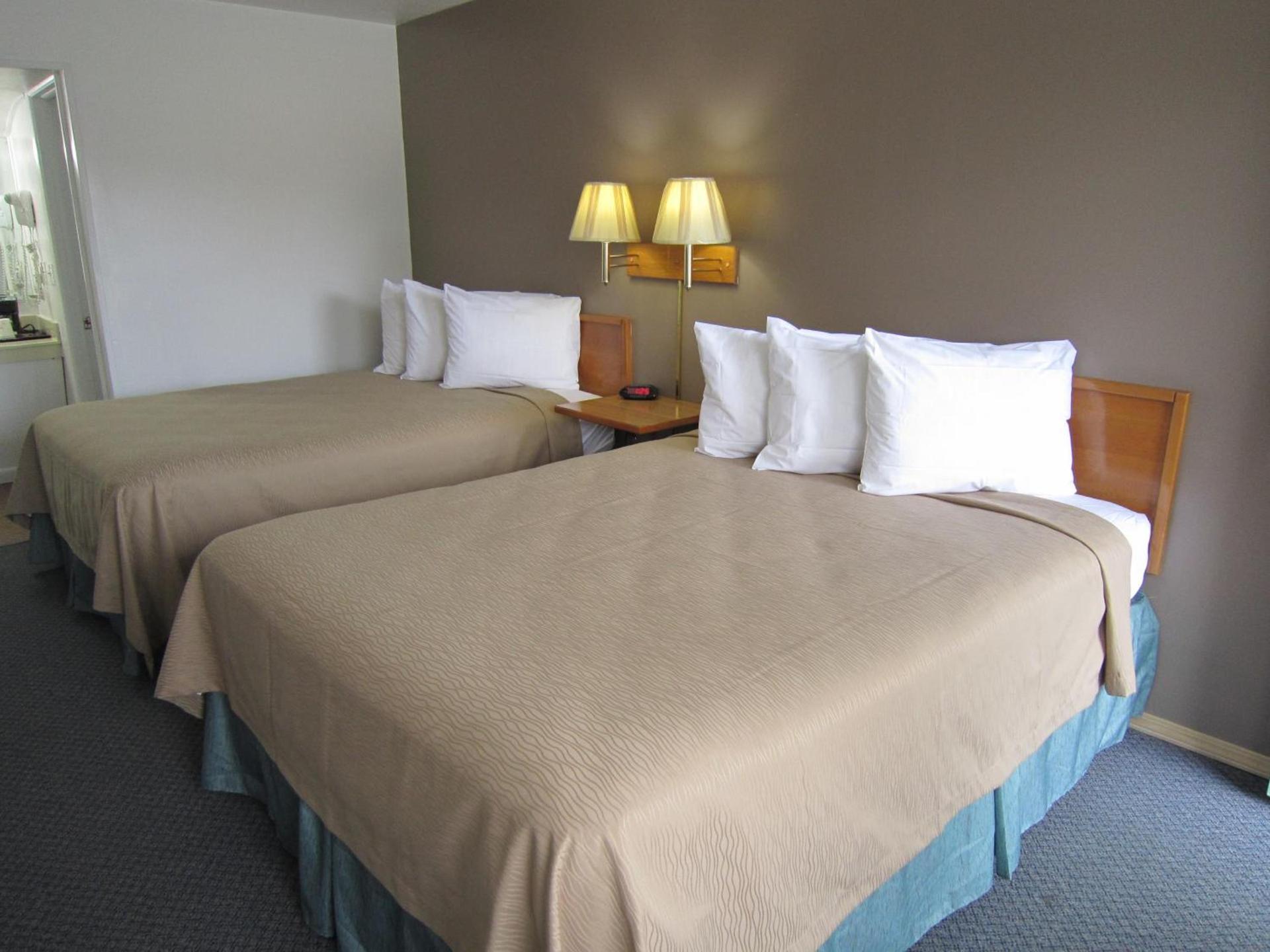 Cassville Budget Inn photo 1