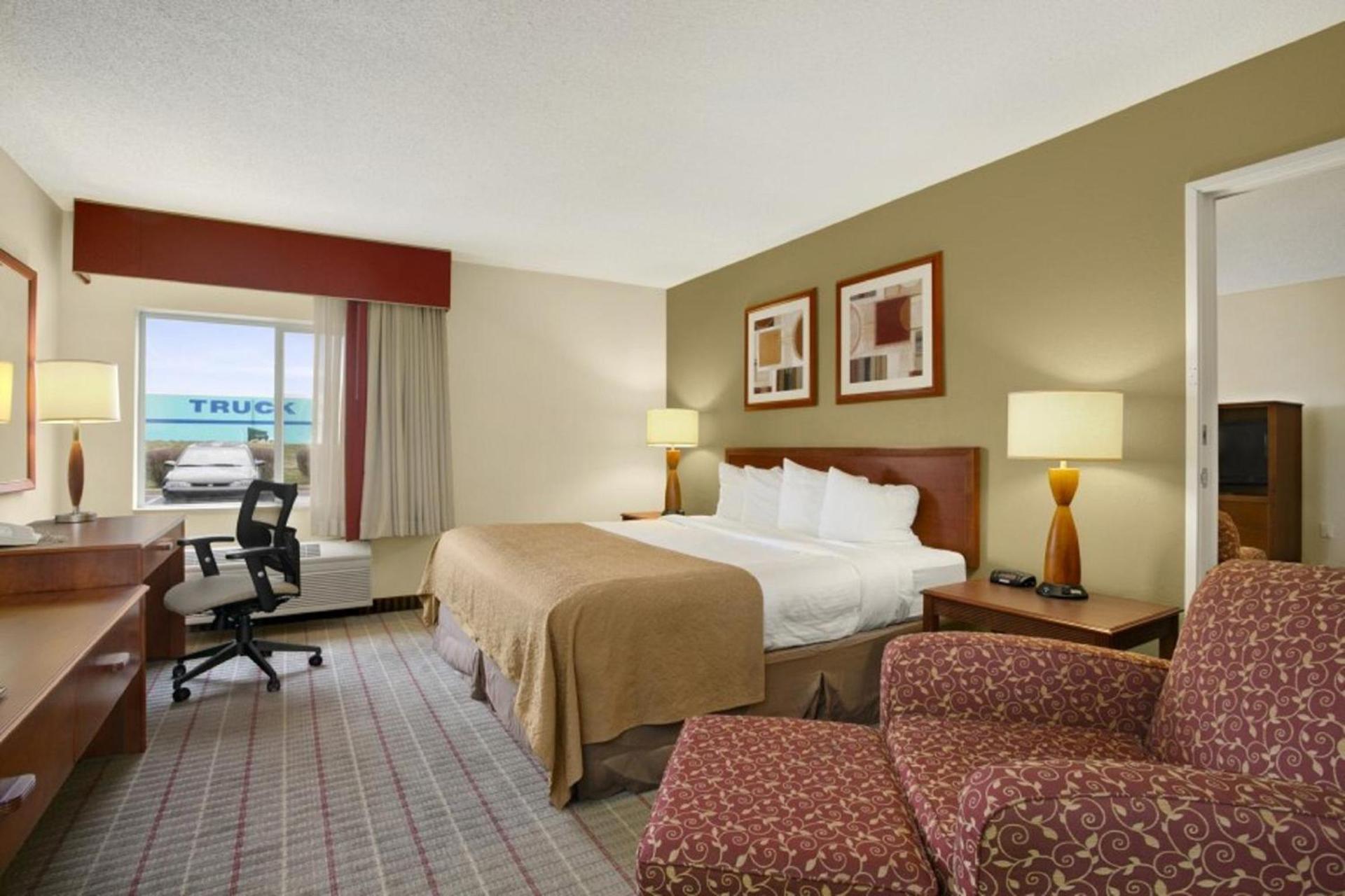 Baymont by Wyndham Evansville North/Haubstadt photo 16
