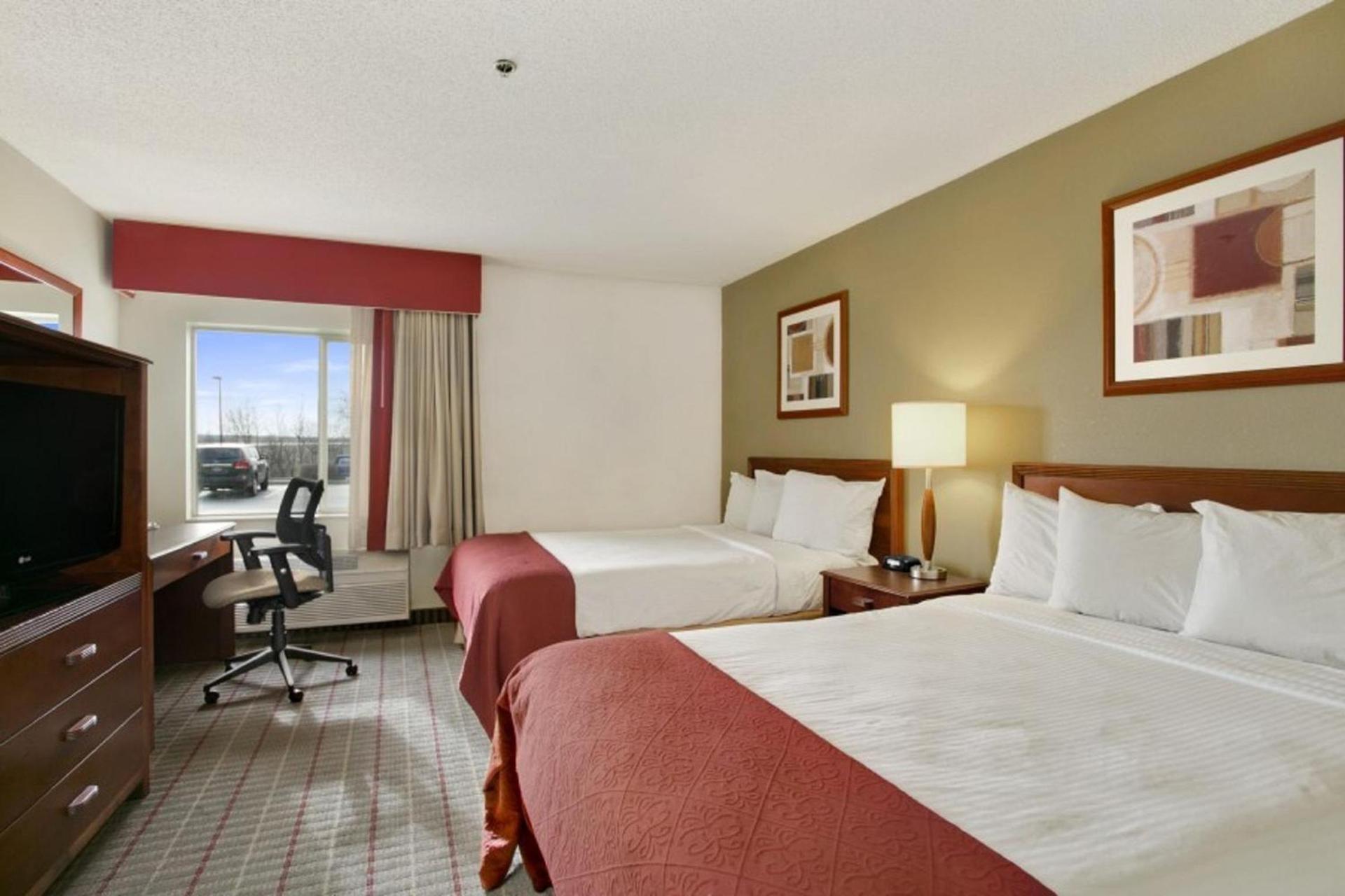 Baymont by Wyndham Evansville North/Haubstadt photo 11