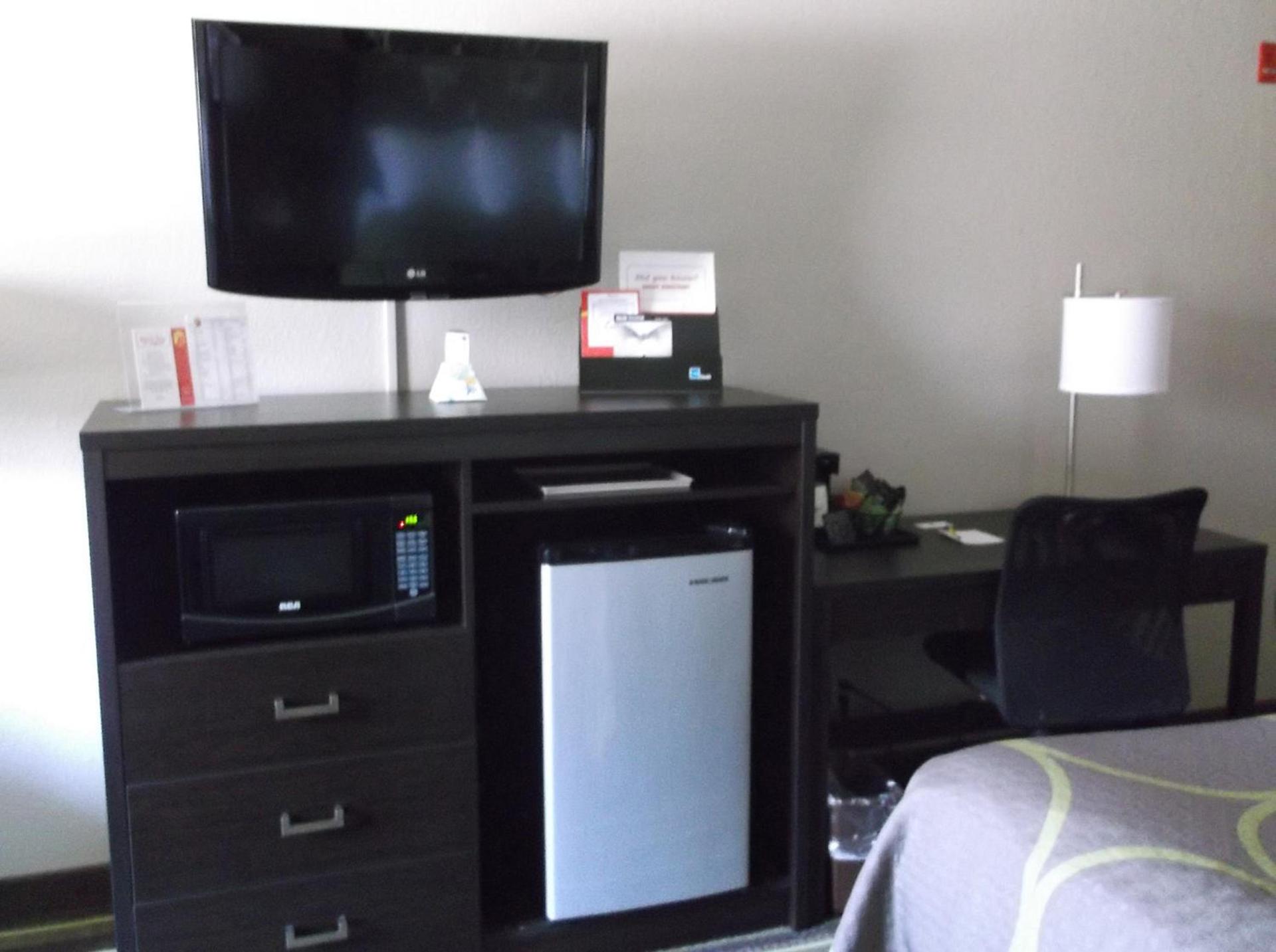 Super 8 by Wyndham Brookings photo 19
