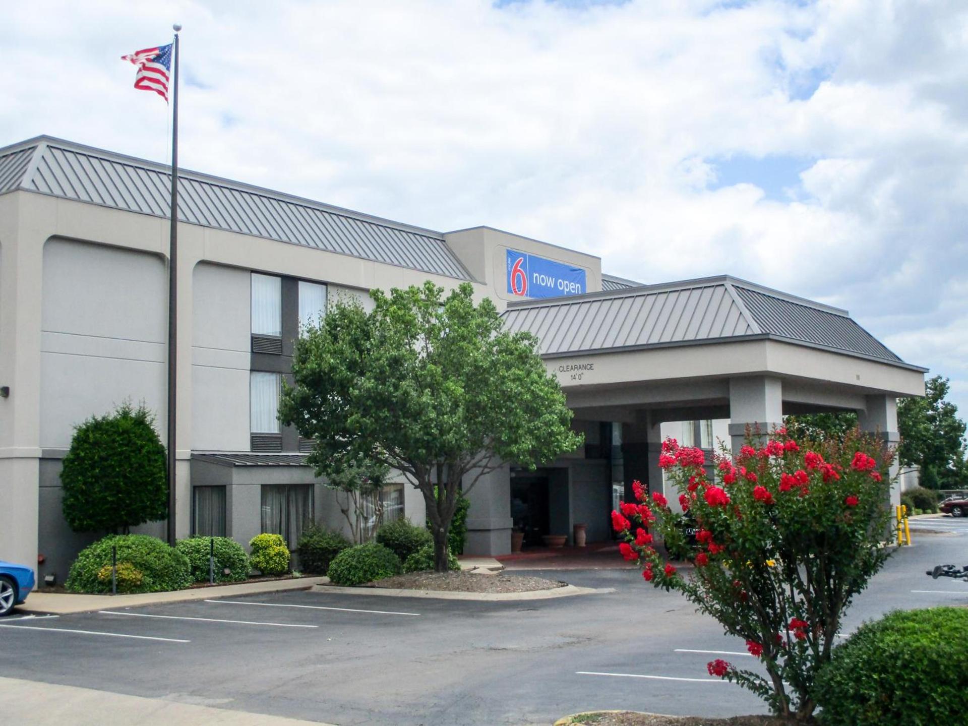 Wingate by Wyndham Conway AR photo 2