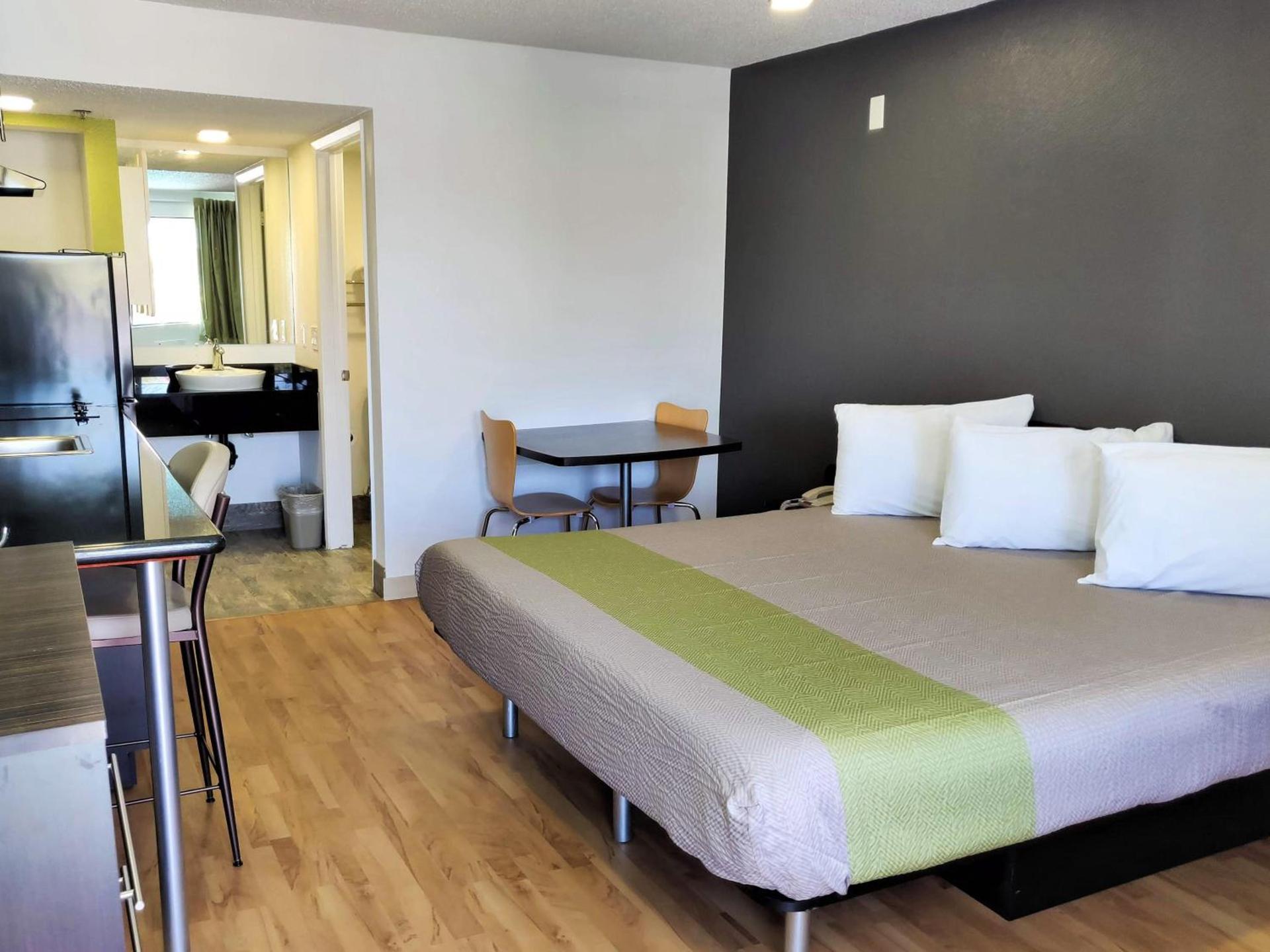 Studio 6-Fresno, CA - Extended Stay photo 36