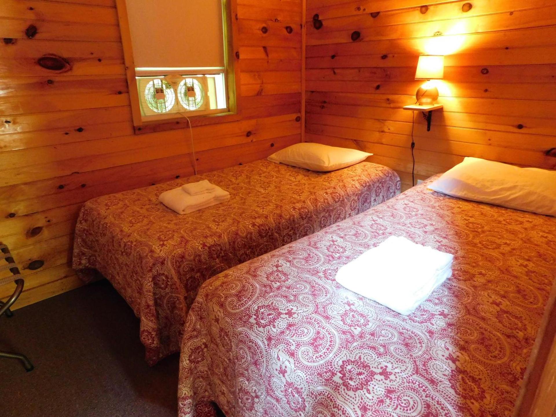 Pine Crest Motel & Cabins photo 65