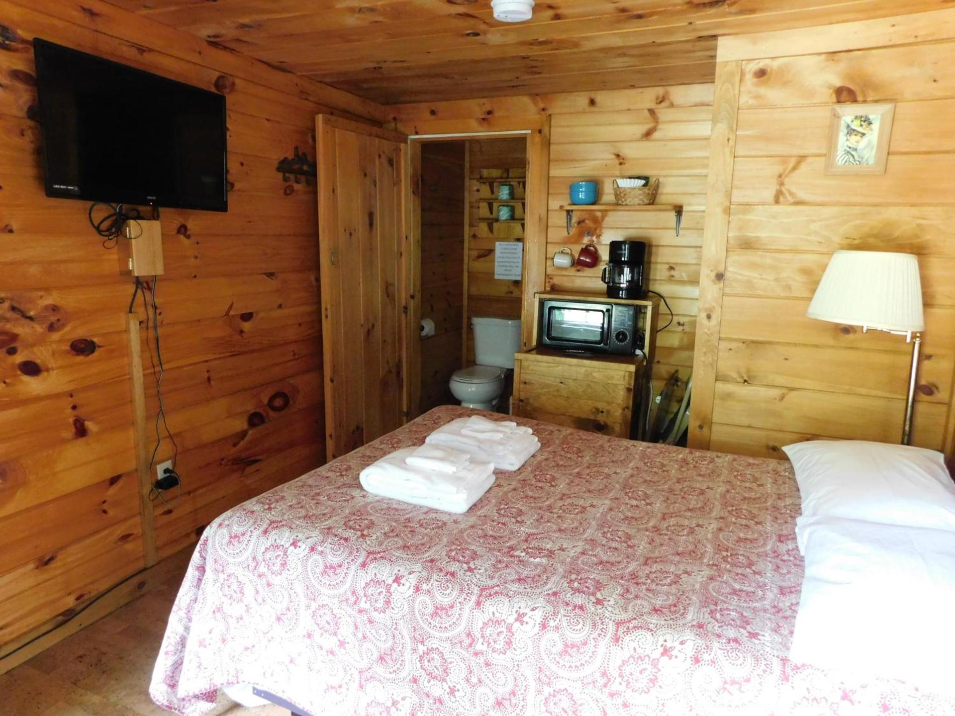 Pine Crest Motel & Cabins photo 54