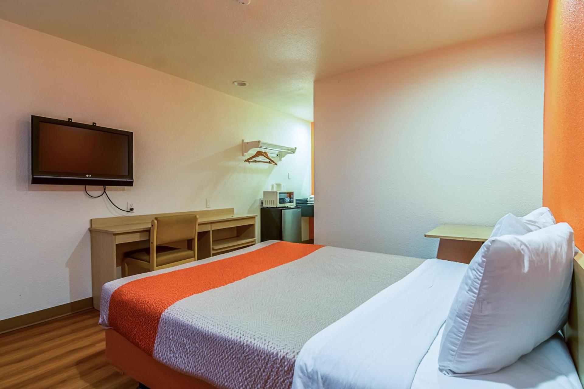 Motel 6-Bakersfield, CA - Airport photo 2