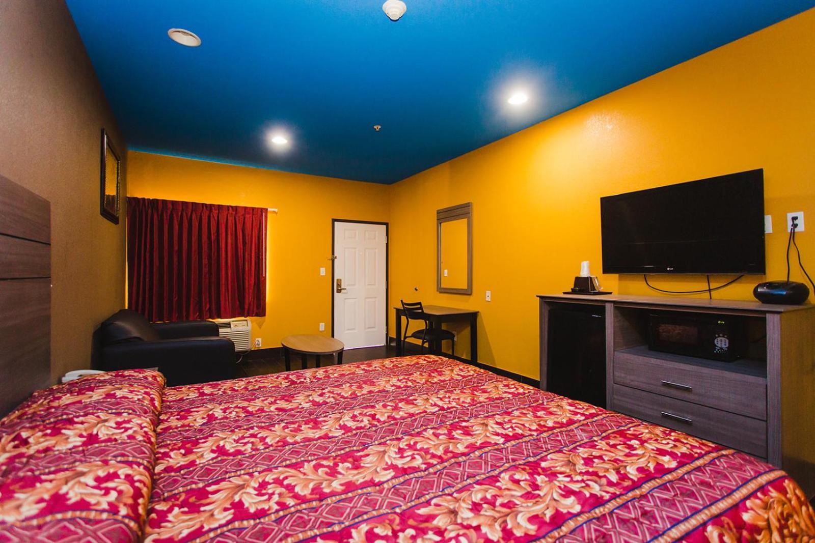 Moonlight Suites - Houston/George Bush Int'l Airport photo 25