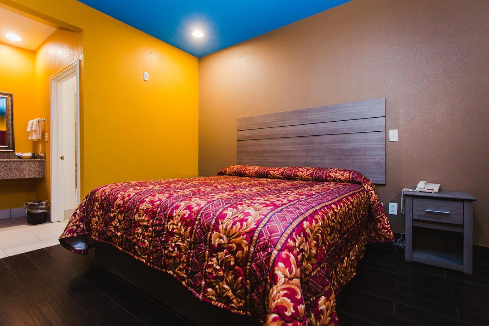 Moonlight Suites - Houston/George Bush Int'l Airport photo 27