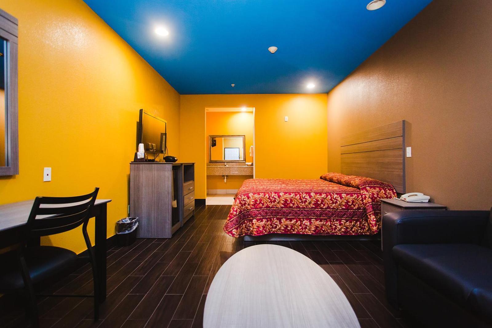 Moonlight Suites - Houston/George Bush Int'l Airport photo 28
