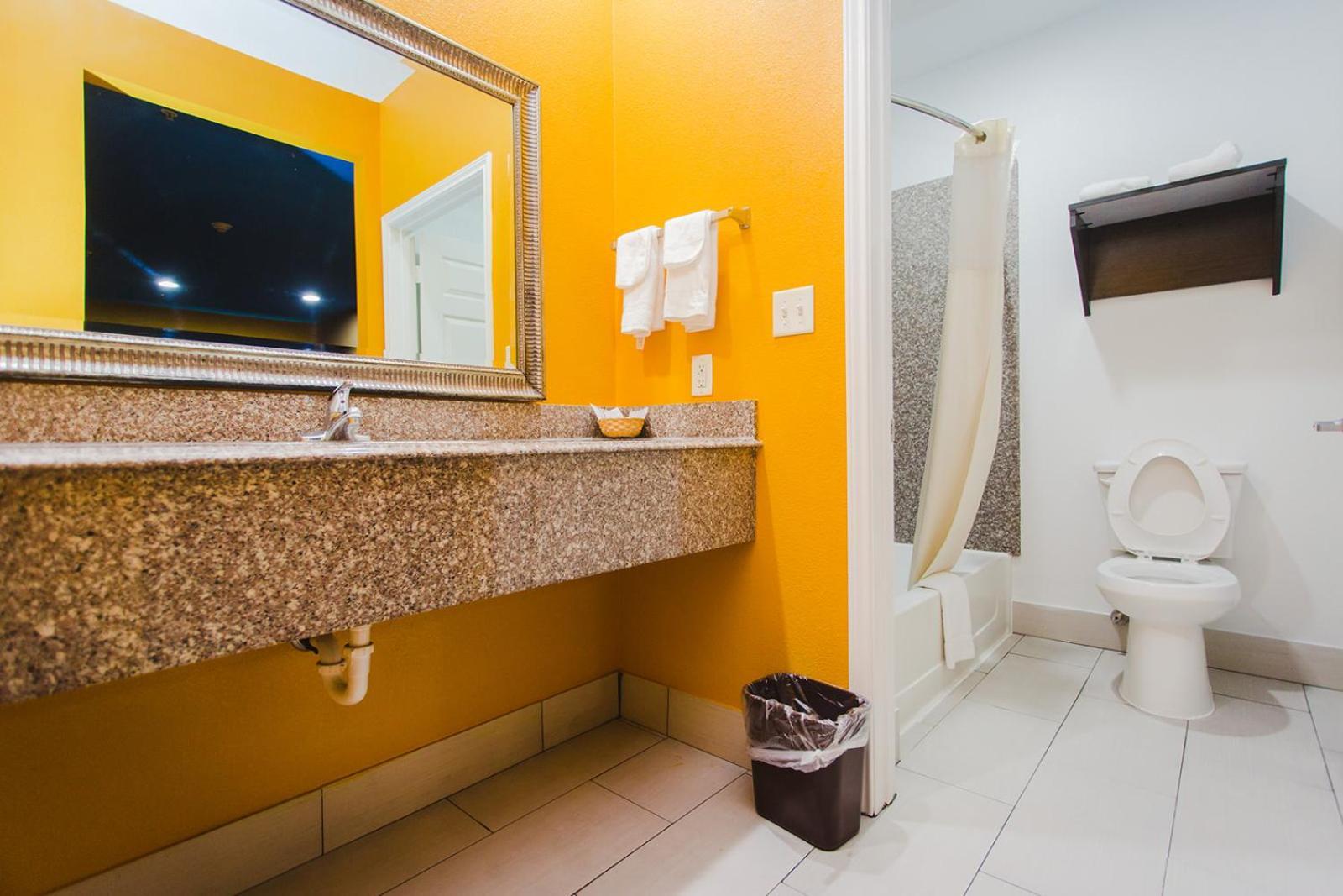 Moonlight Suites - Houston/George Bush Int'l Airport photo 31
