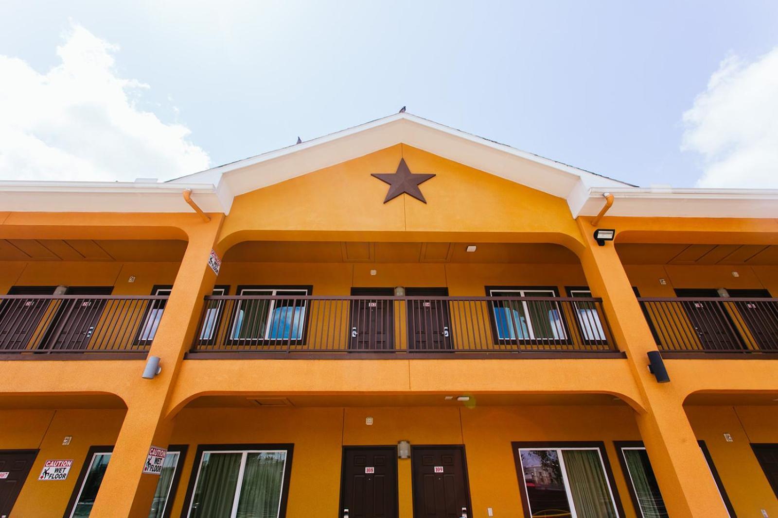 Moonlight Suites - Houston/George Bush Int'l Airport photo 7