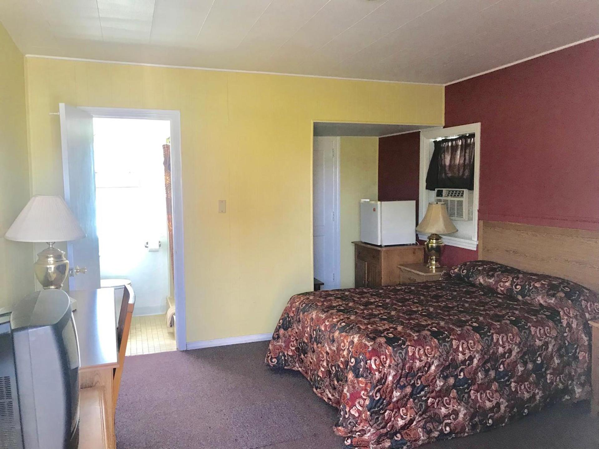 Crest Motel photo 13