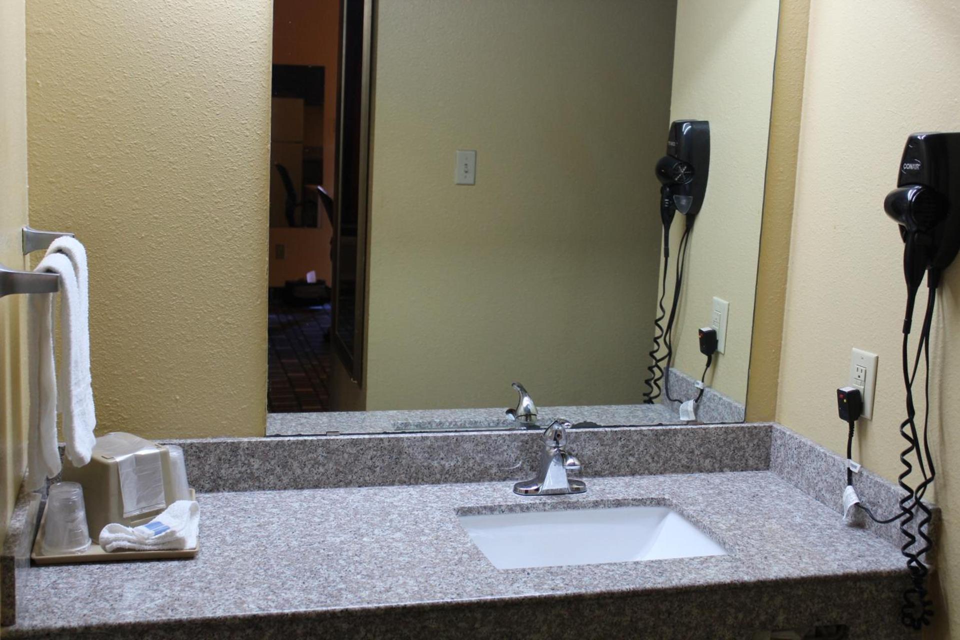 The Executive Inn & Suites photo 44