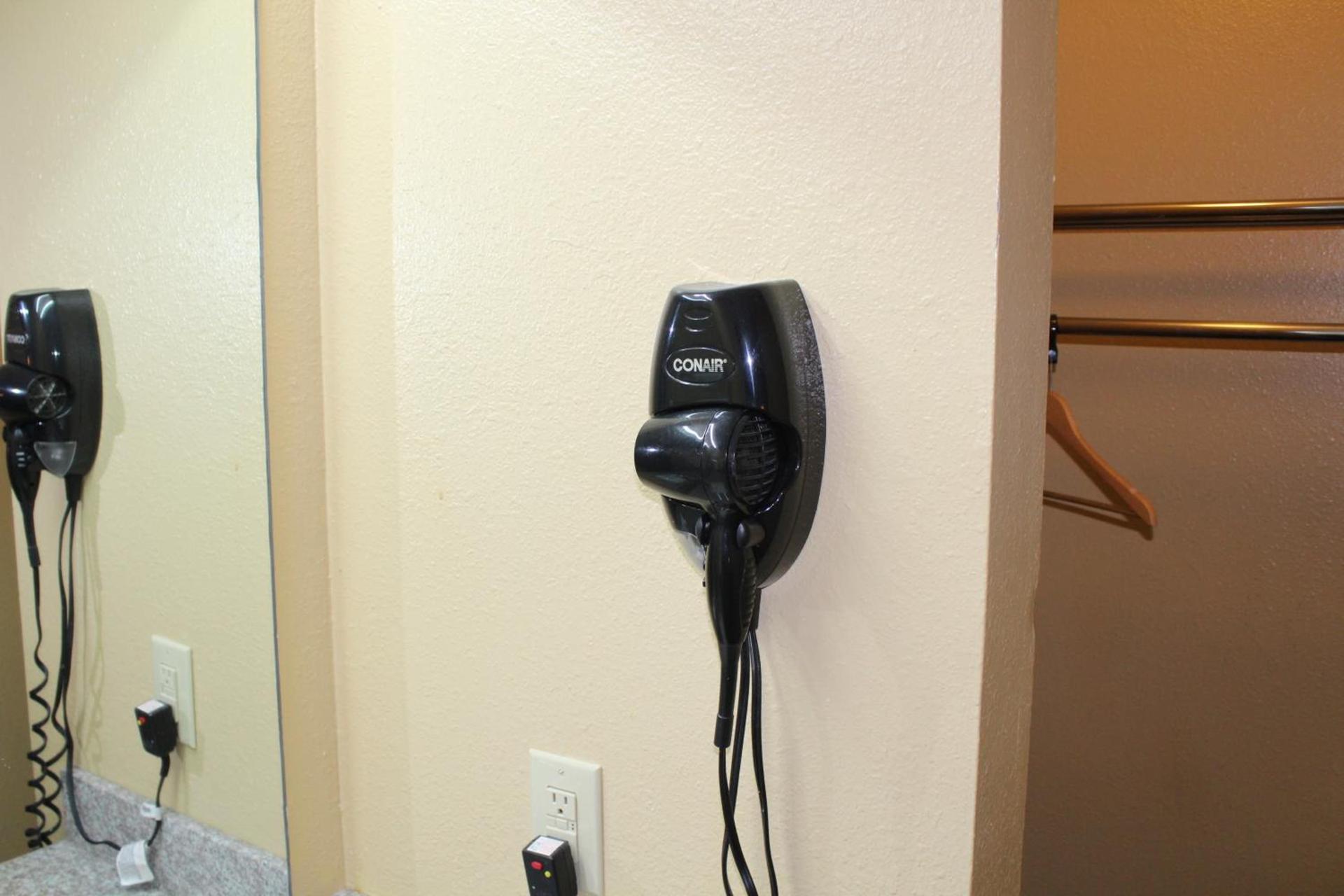 The Executive Inn & Suites photo 75