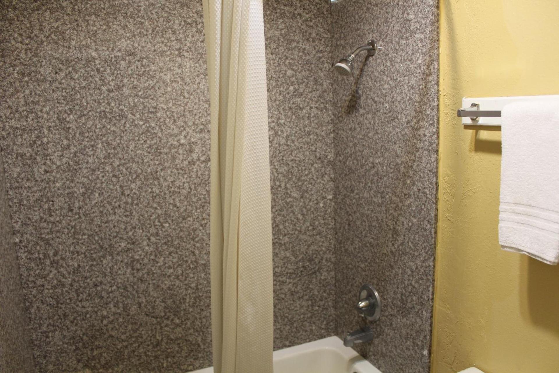 The Executive Inn & Suites photo 62