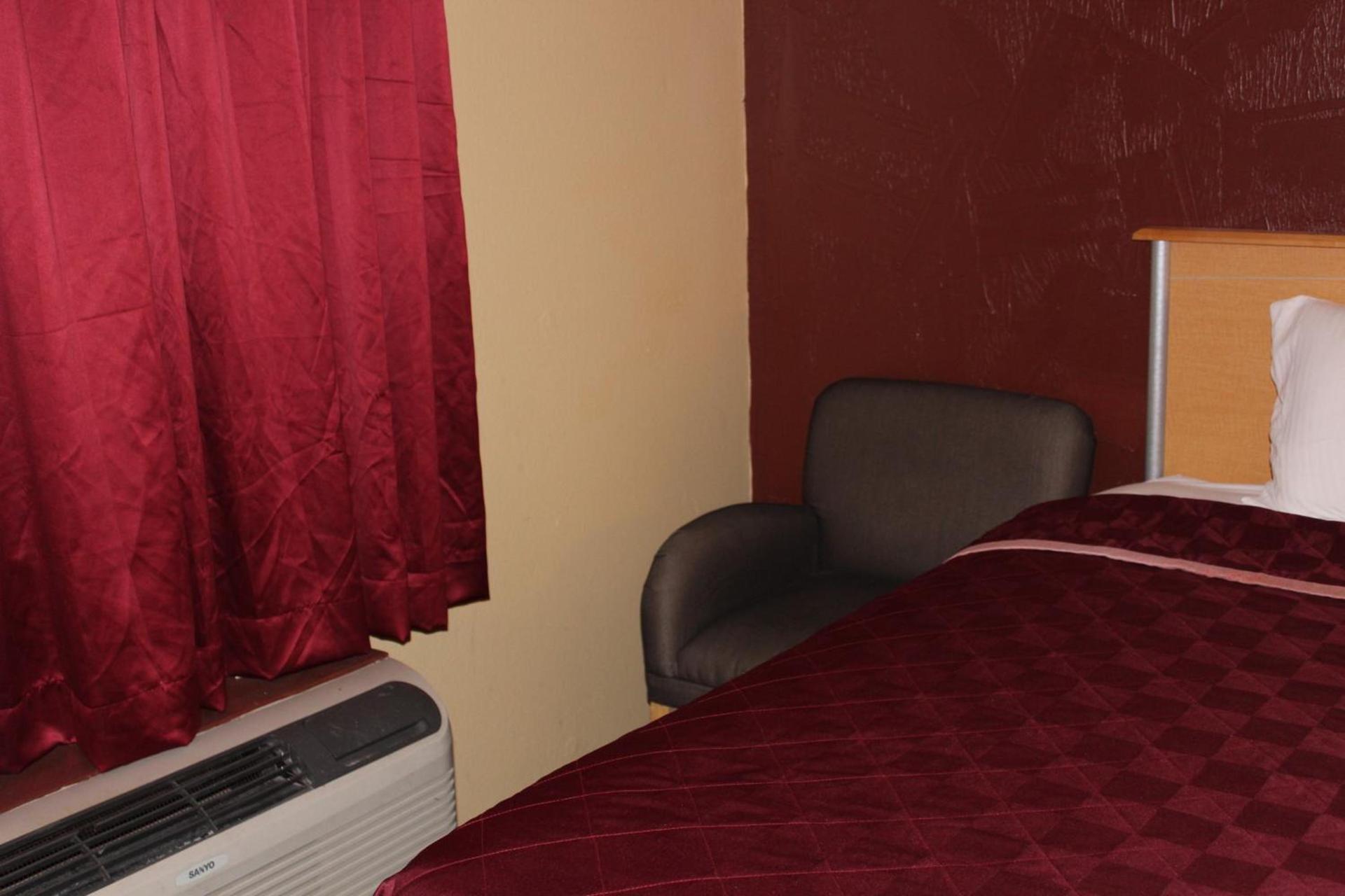 The Executive Inn & Suites photo 51