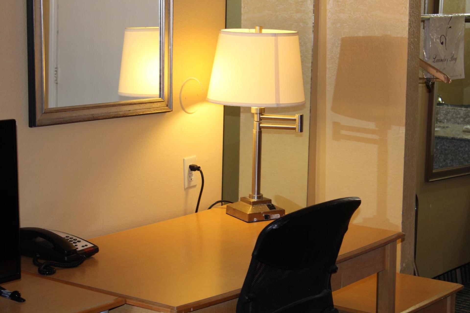 The Executive Inn & Suites photo 43