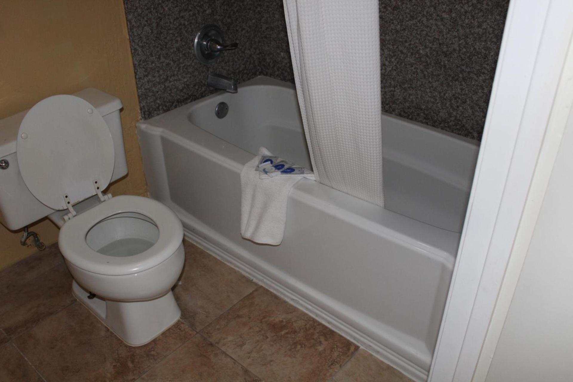 The Executive Inn & Suites photo 82