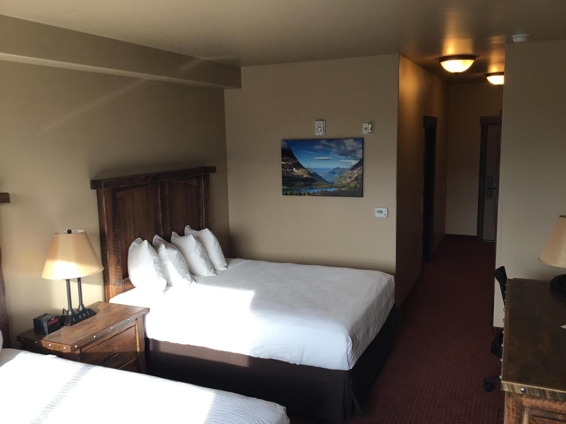 Glacier International Lodge photo 24