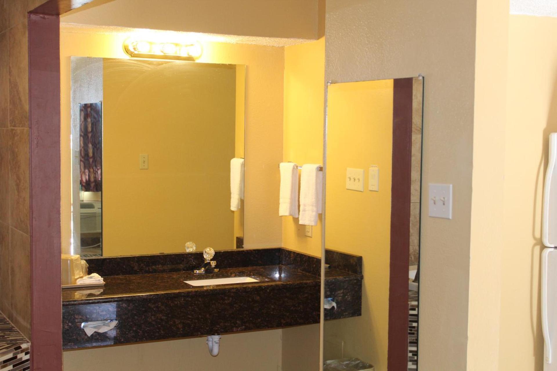 The Executive Inn & Suites photo 53