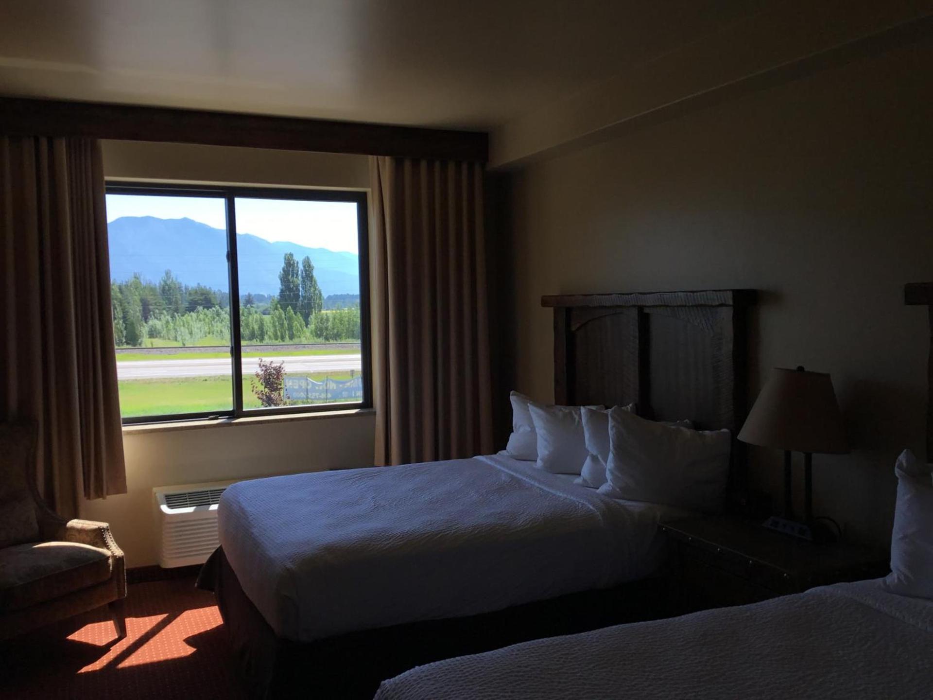 Glacier International Lodge photo 25