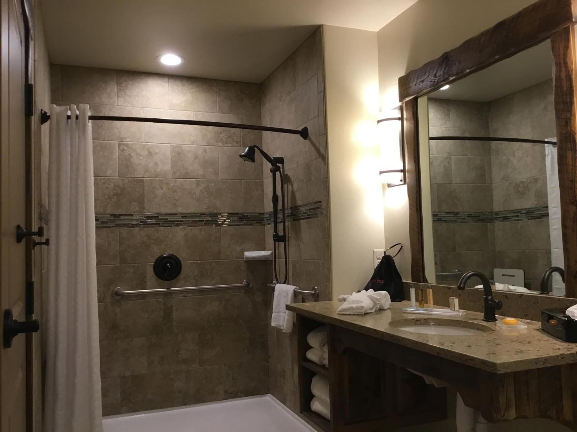 Glacier International Lodge photo 23