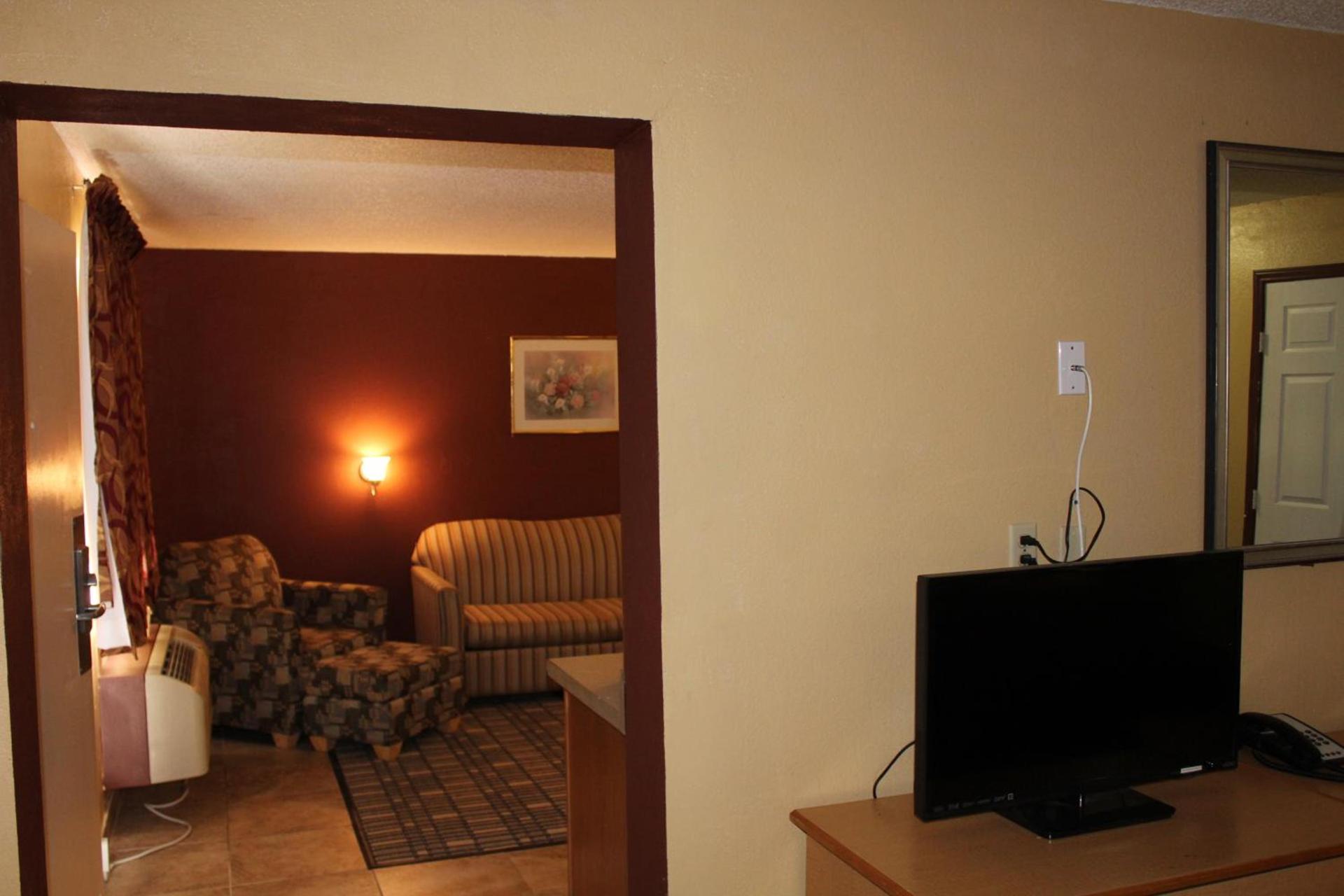 The Executive Inn & Suites photo 73