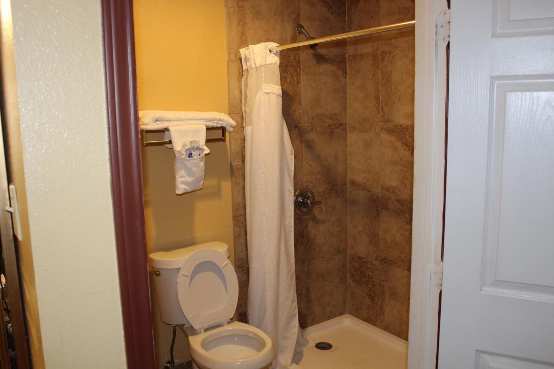 The Executive Inn & Suites photo 46