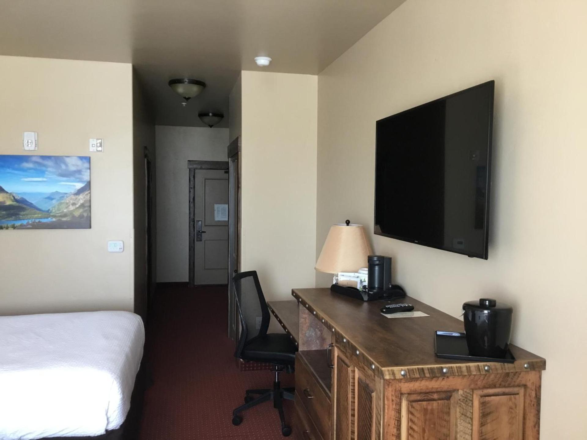 Glacier International Lodge photo 26
