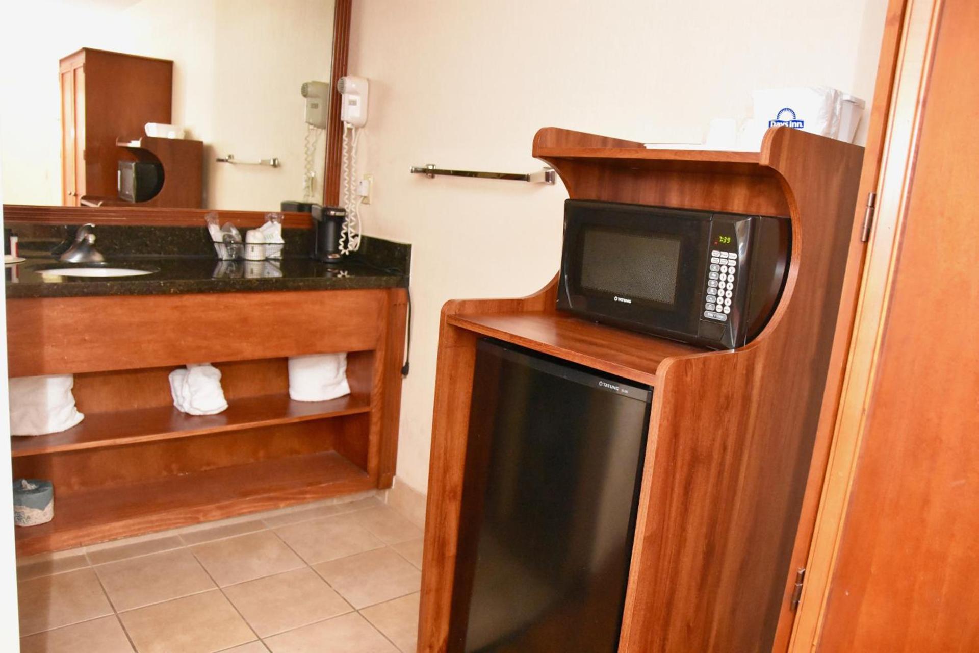 Days Inn by Wyndham Las Cruces photo 17
