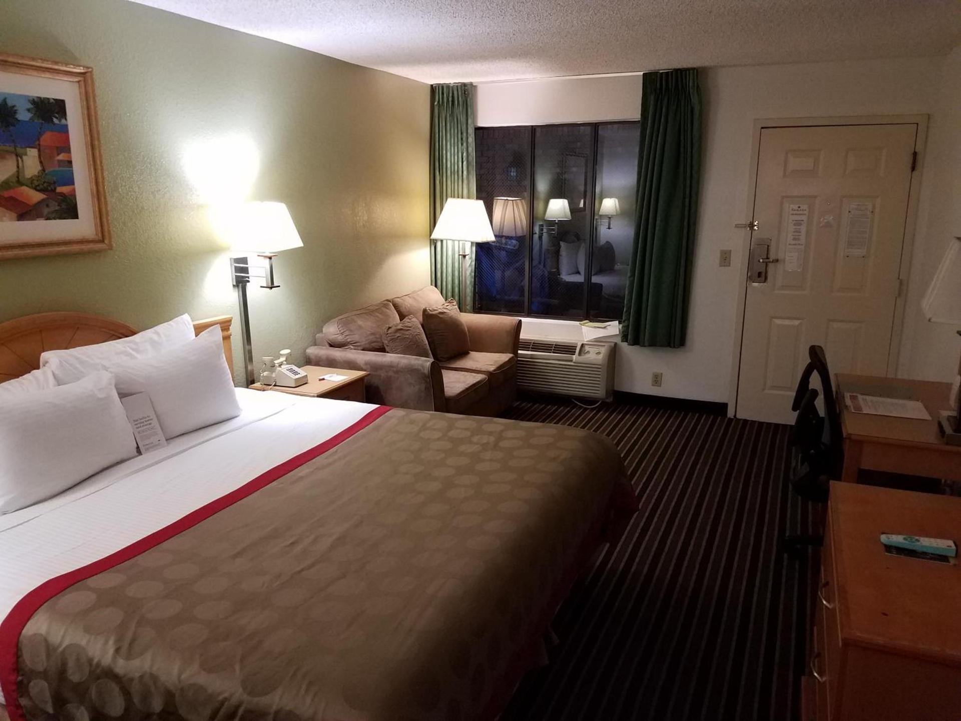 Ramada by Wyndham Temple Terrace/Tampa North photo 37