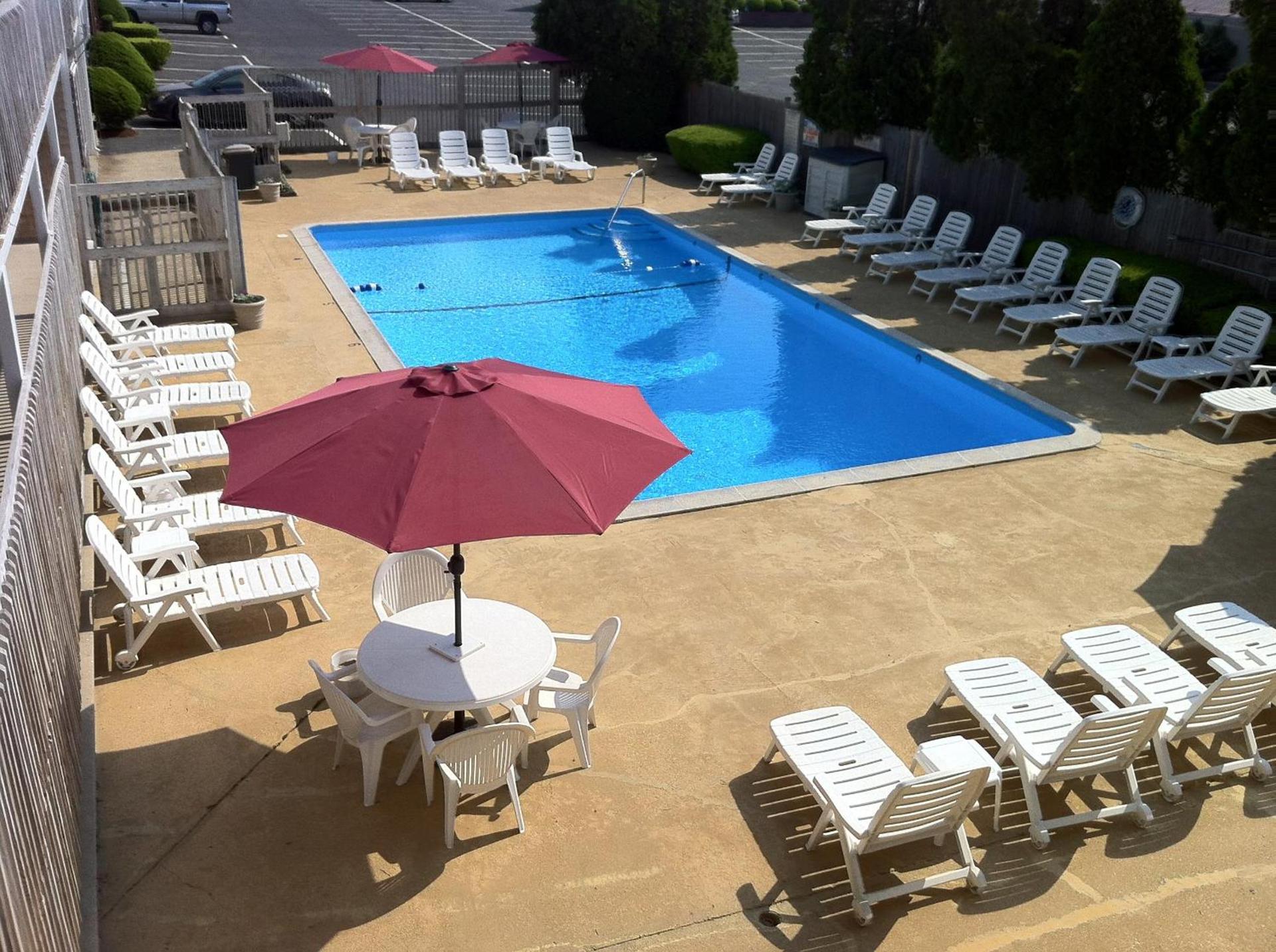 Holiday Hill Inn & Suites photo 48