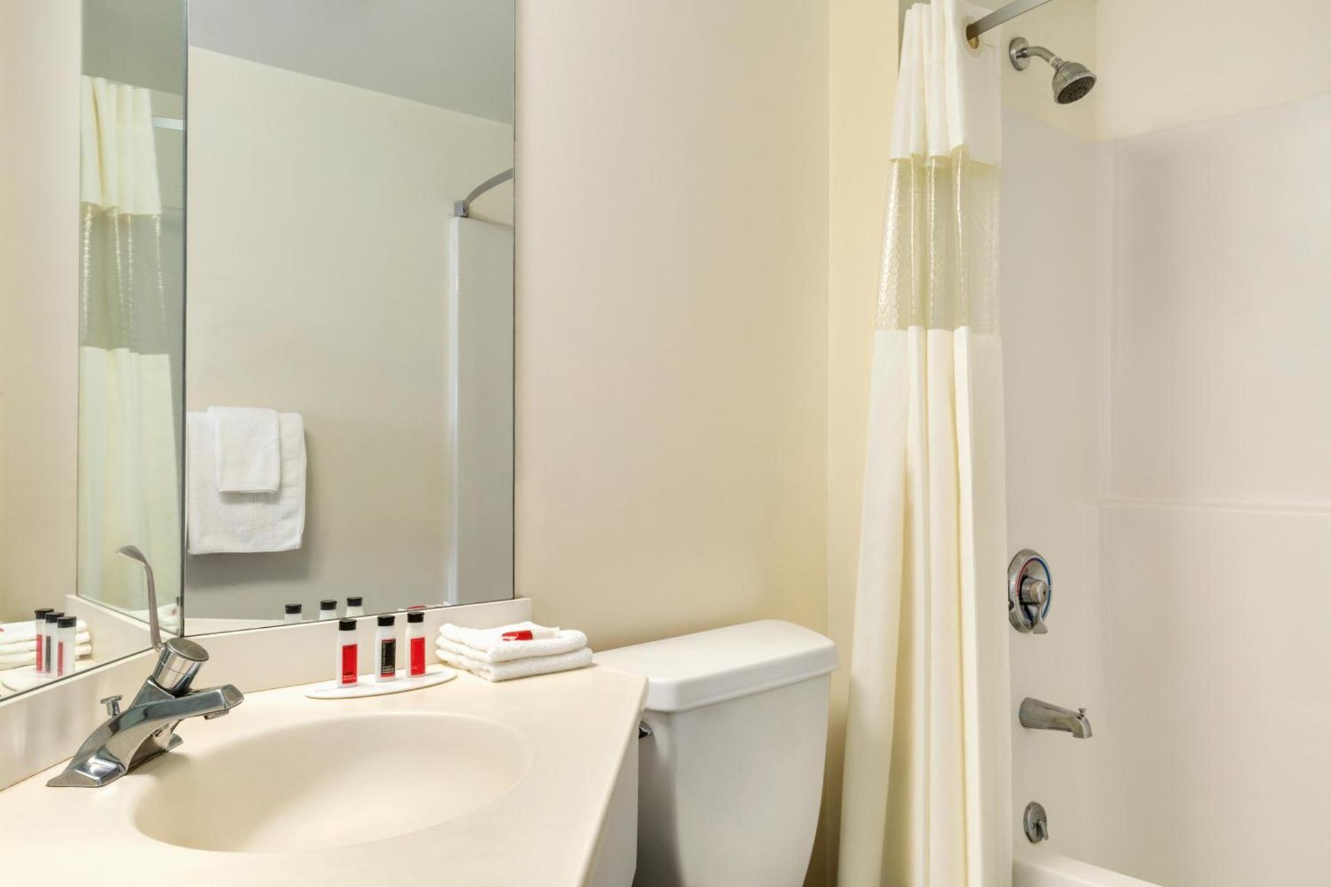 Travelodge by Wyndham Niagara Falls - New York photo 7