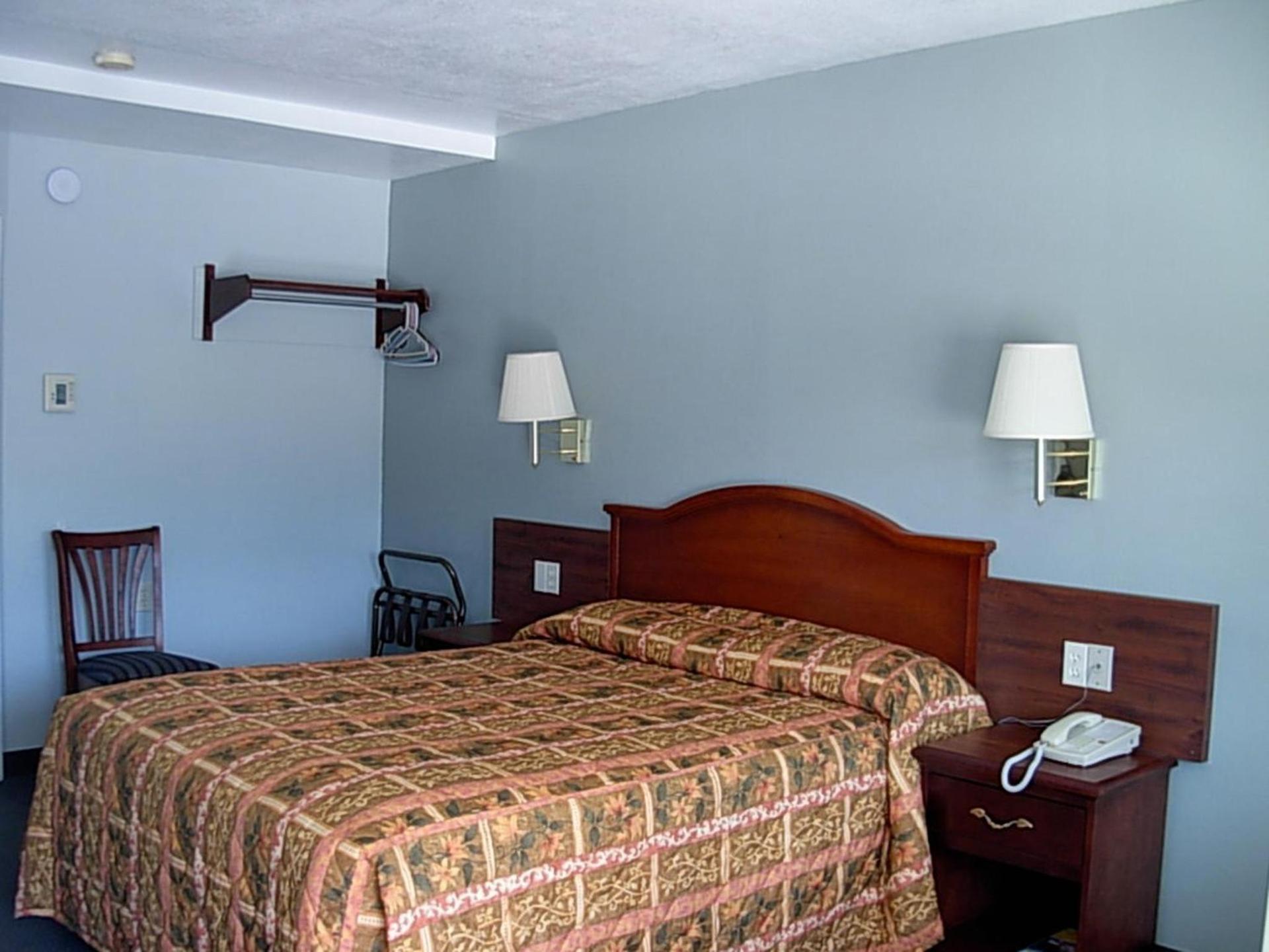 Economy Inn photo 3