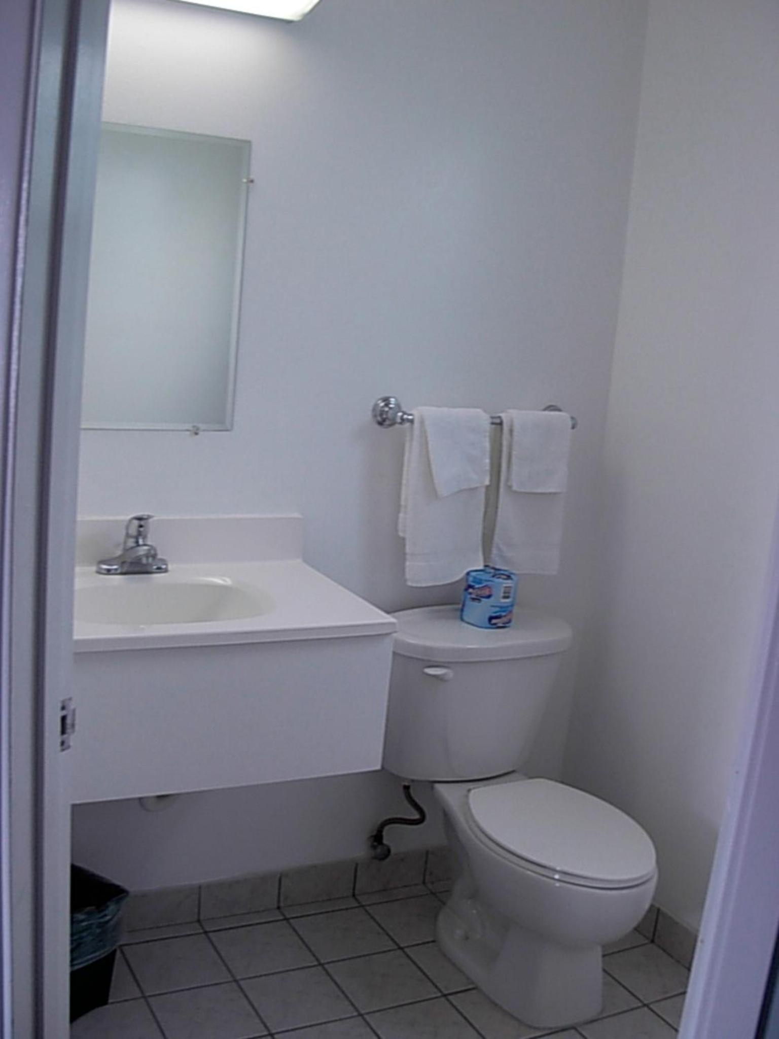 Economy Inn photo 9
