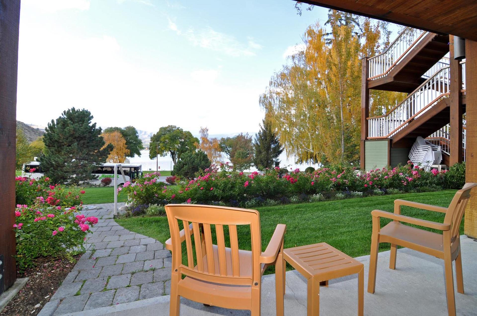 Lakeside Lodge and Suites photo 65