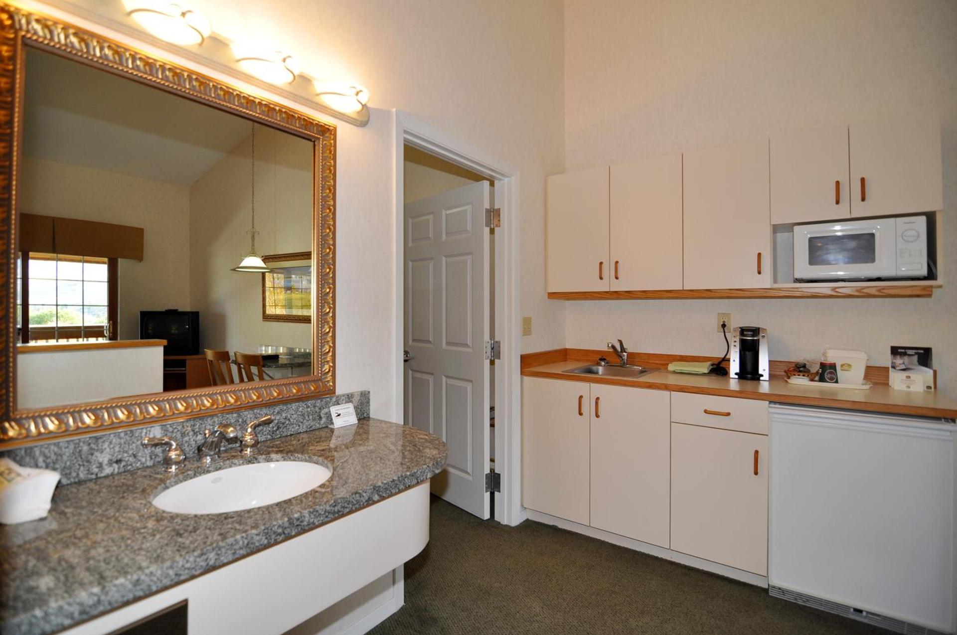 Lakeside Lodge and Suites photo 66