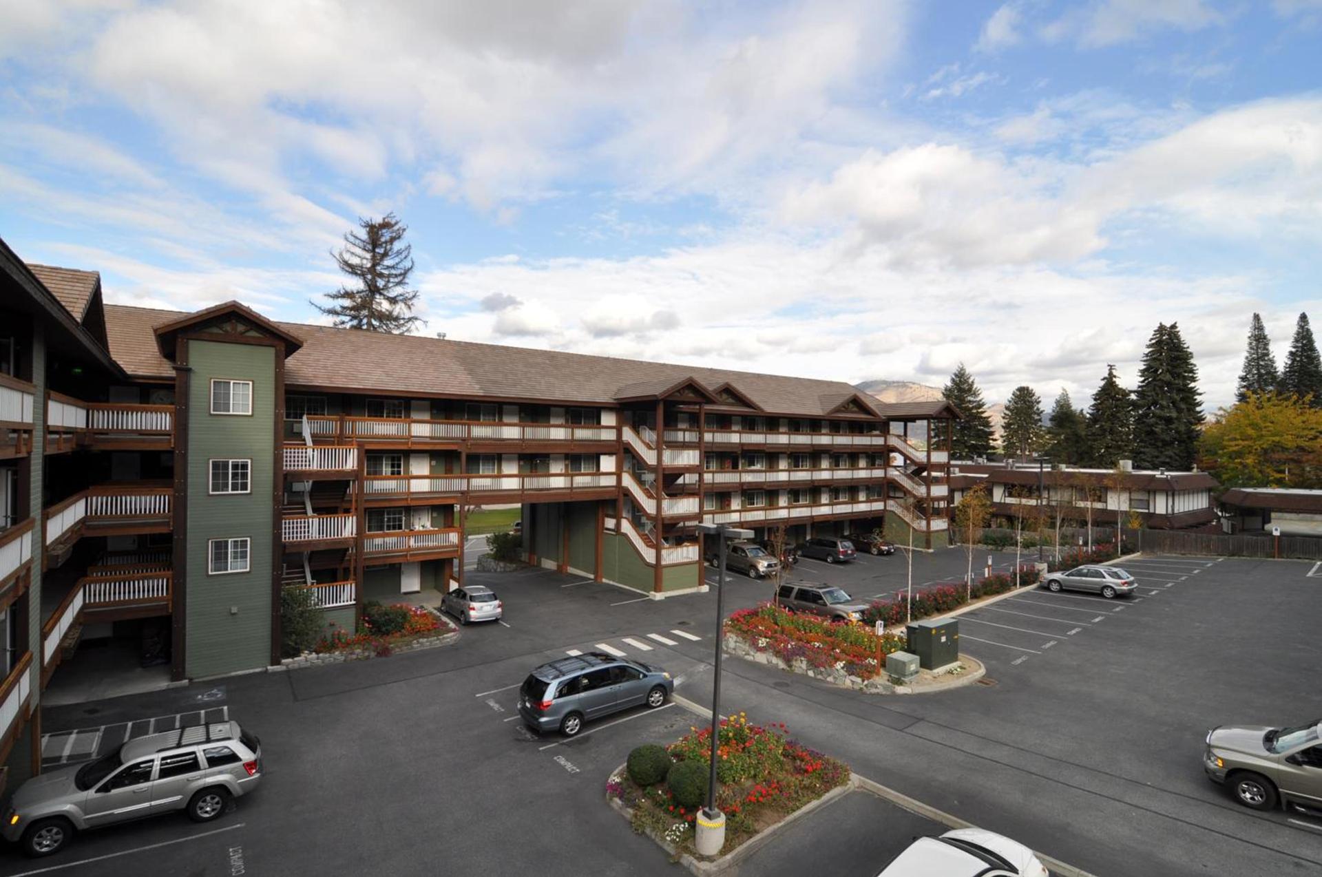 Lakeside Lodge and Suites photo 68