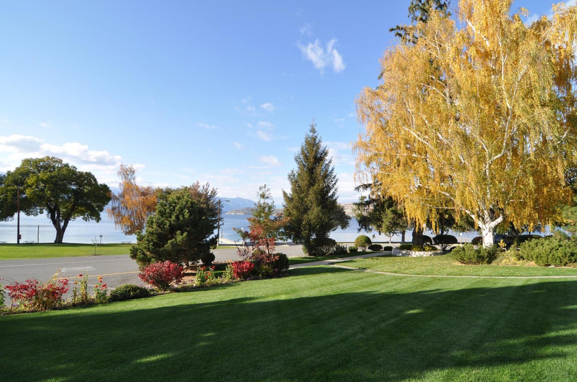 Lakeside Lodge and Suites photo 76