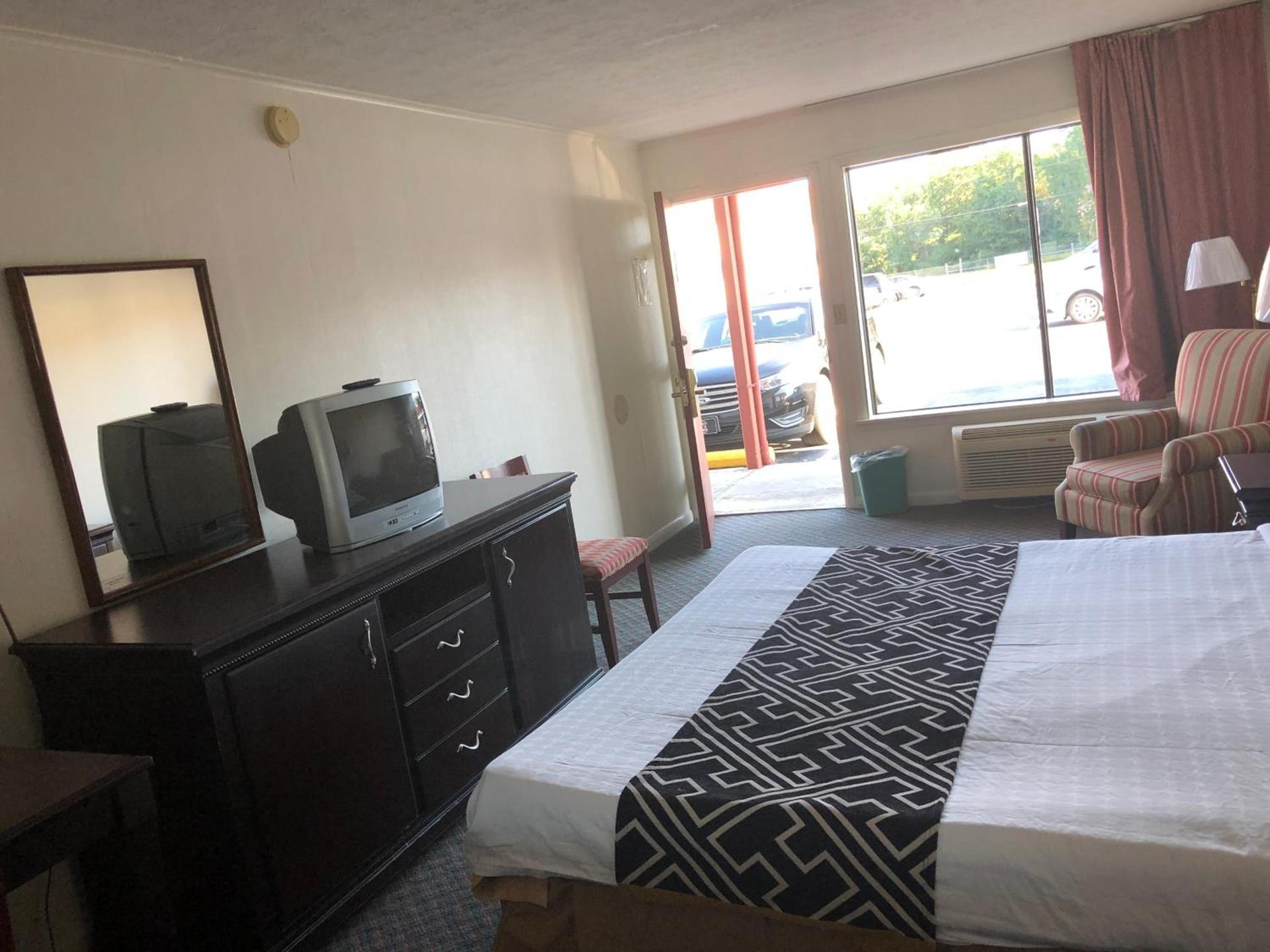 Flagship Inn photo 2
