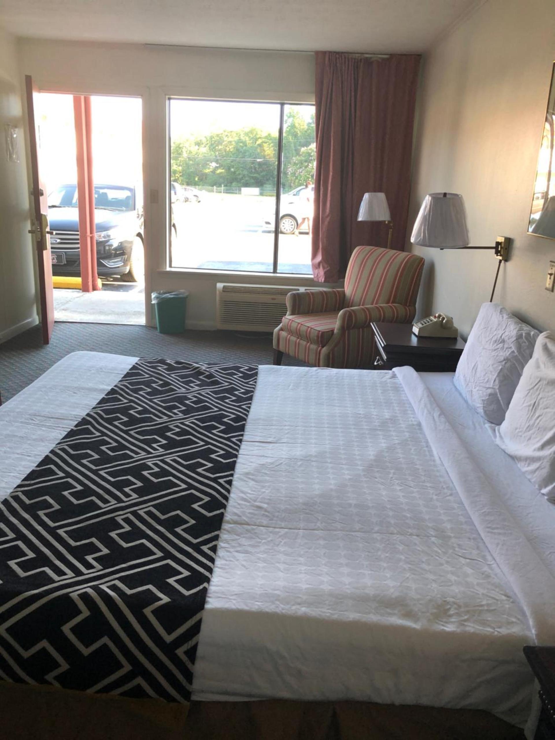 Flagship Inn photo 3