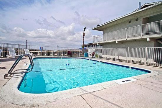 Hilltop Inn & Suites photo 10