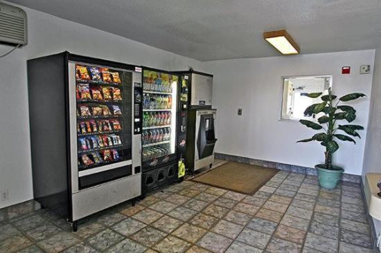 Hilltop Inn & Suites photo 13