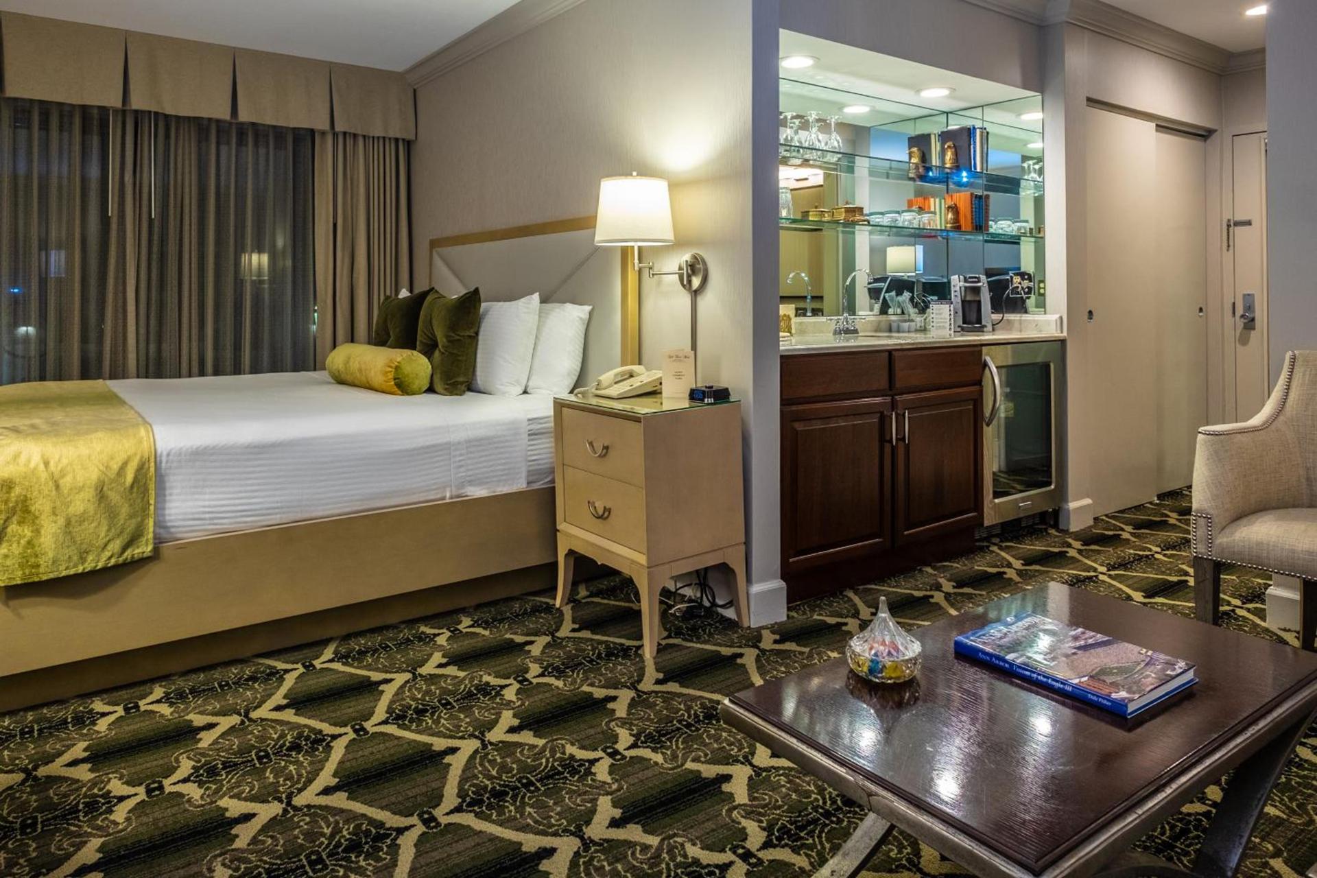 Bell Tower Hotel photo 12