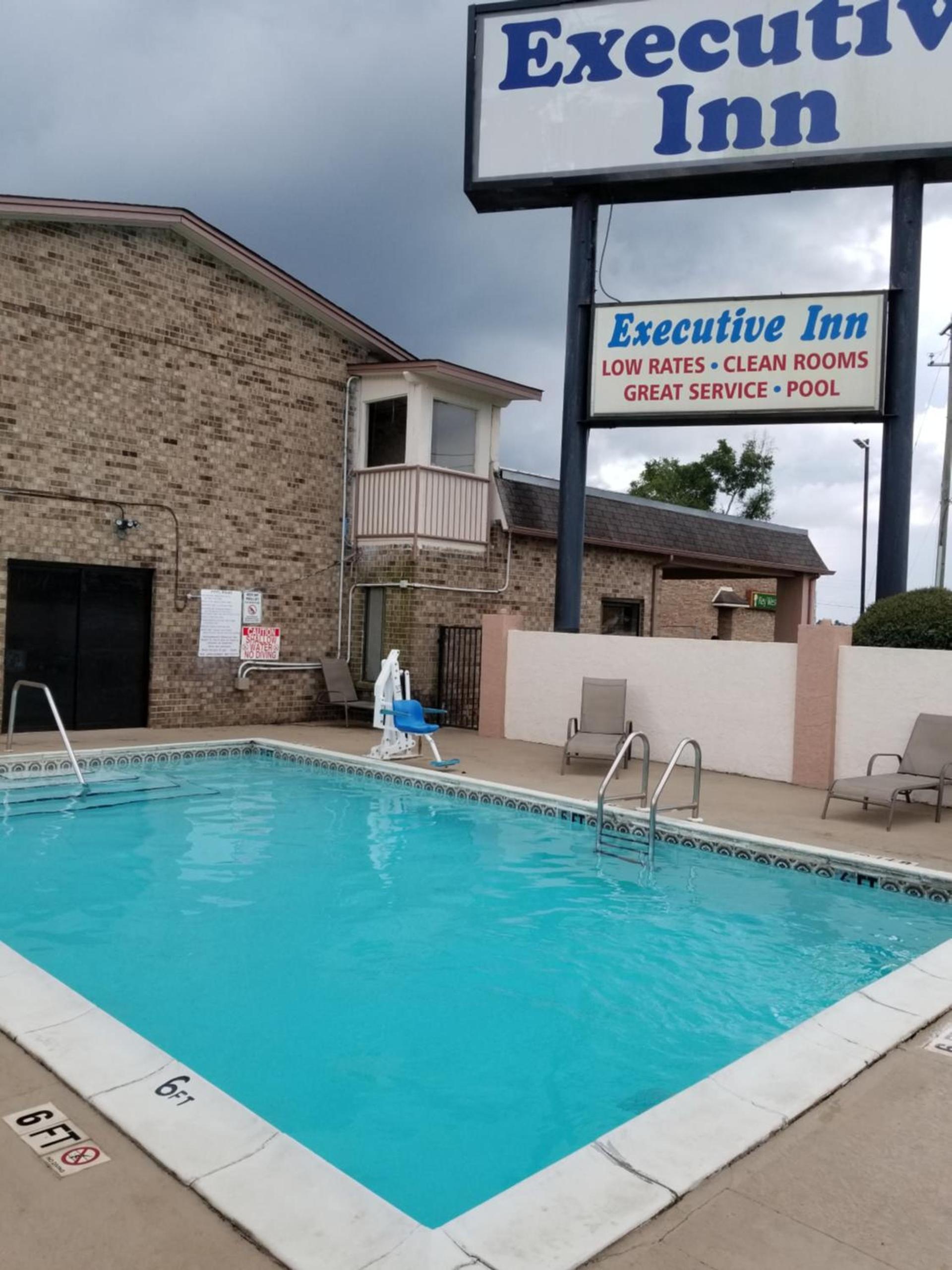 Executive Inn photo 3