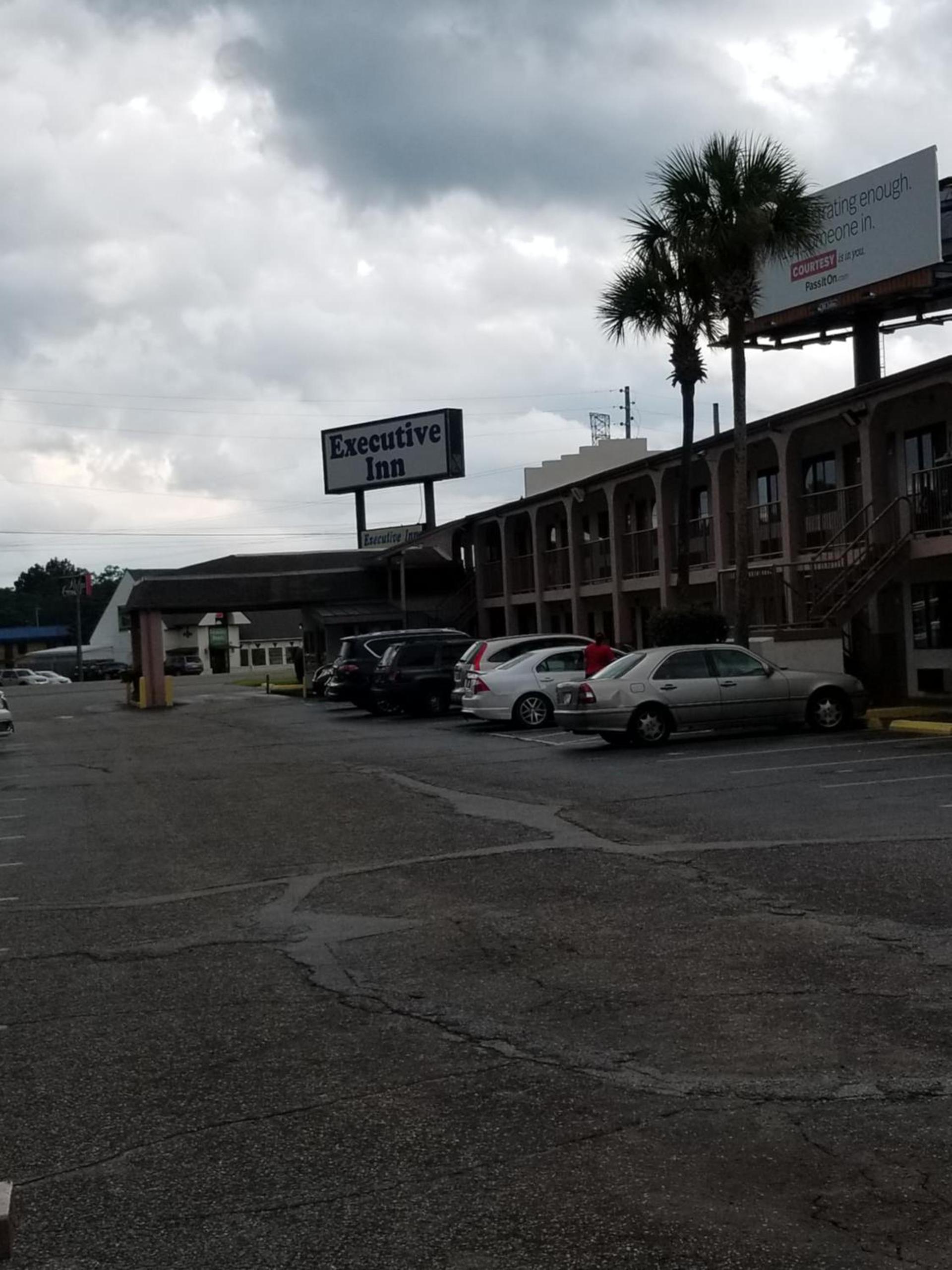 Executive Inn photo 5