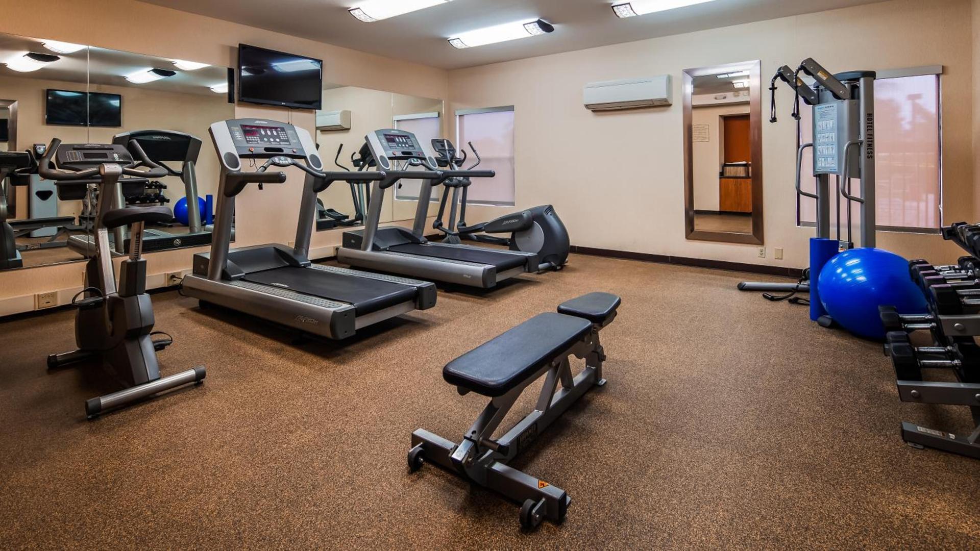 Best Western Plus Fresno Airport Hotel photo 24