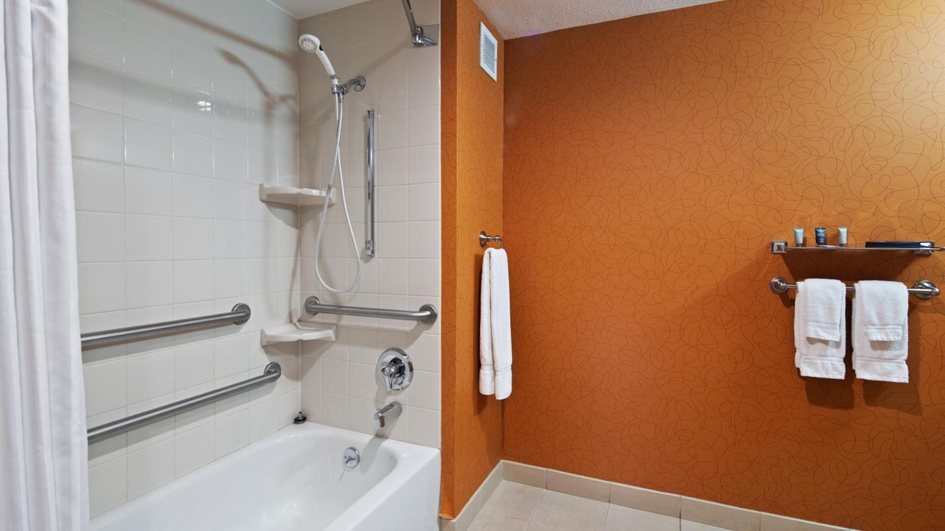 Best Western Plus Fresno Airport Hotel photo 26